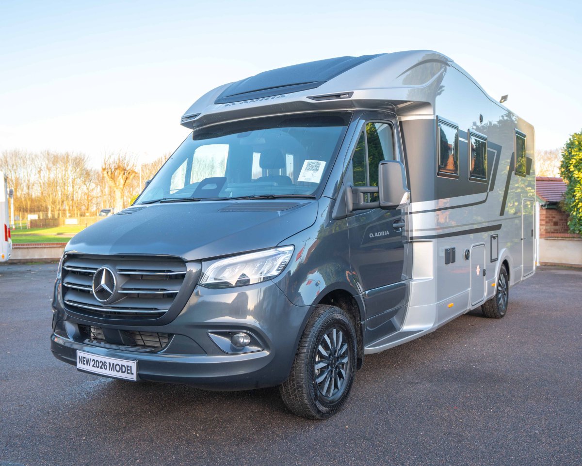 Adria Matrix Supreme MB 670 DC 170BHP Auto