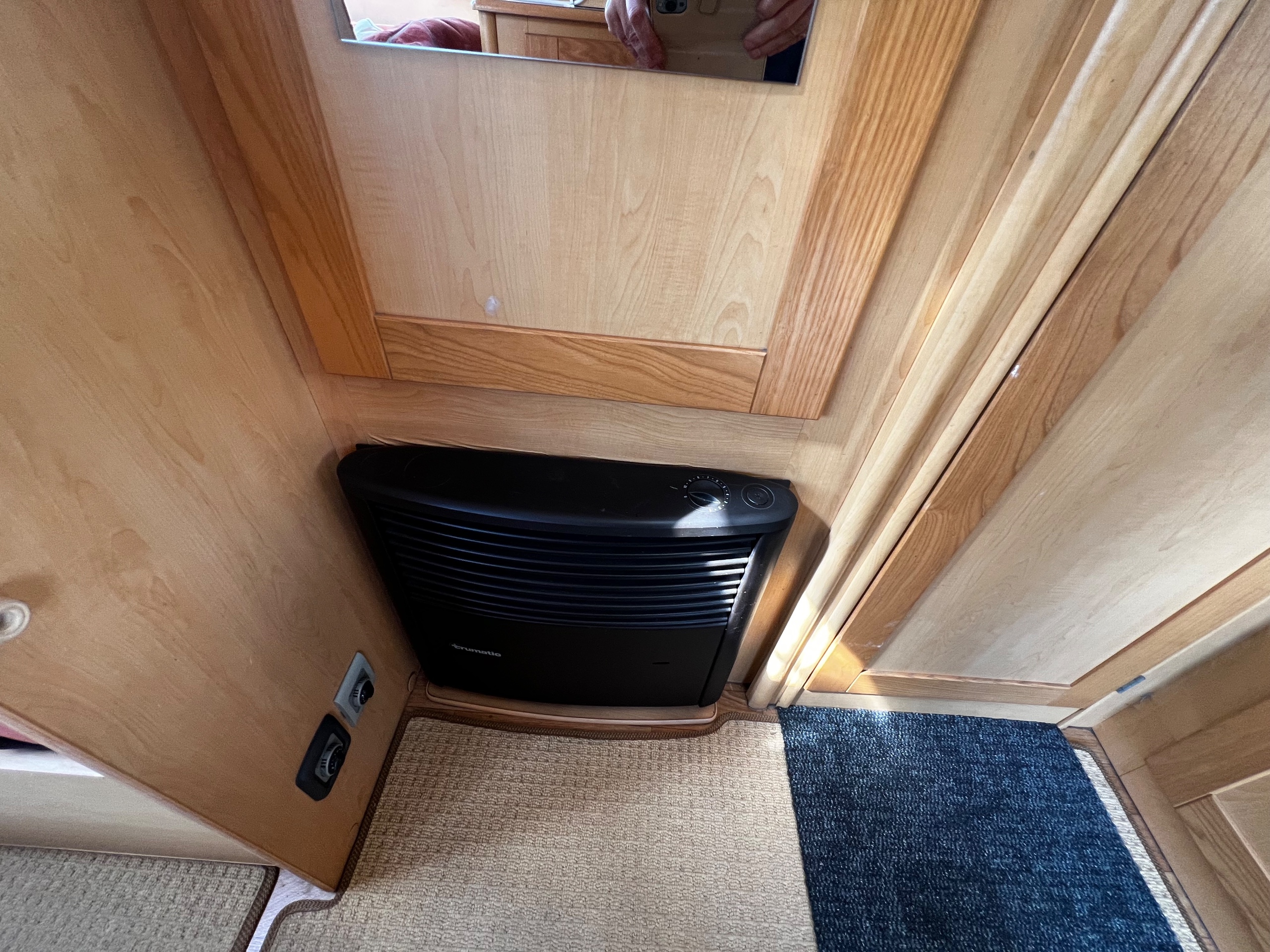 2008 Elddis Autoquest NEW MOT. . Rear belts