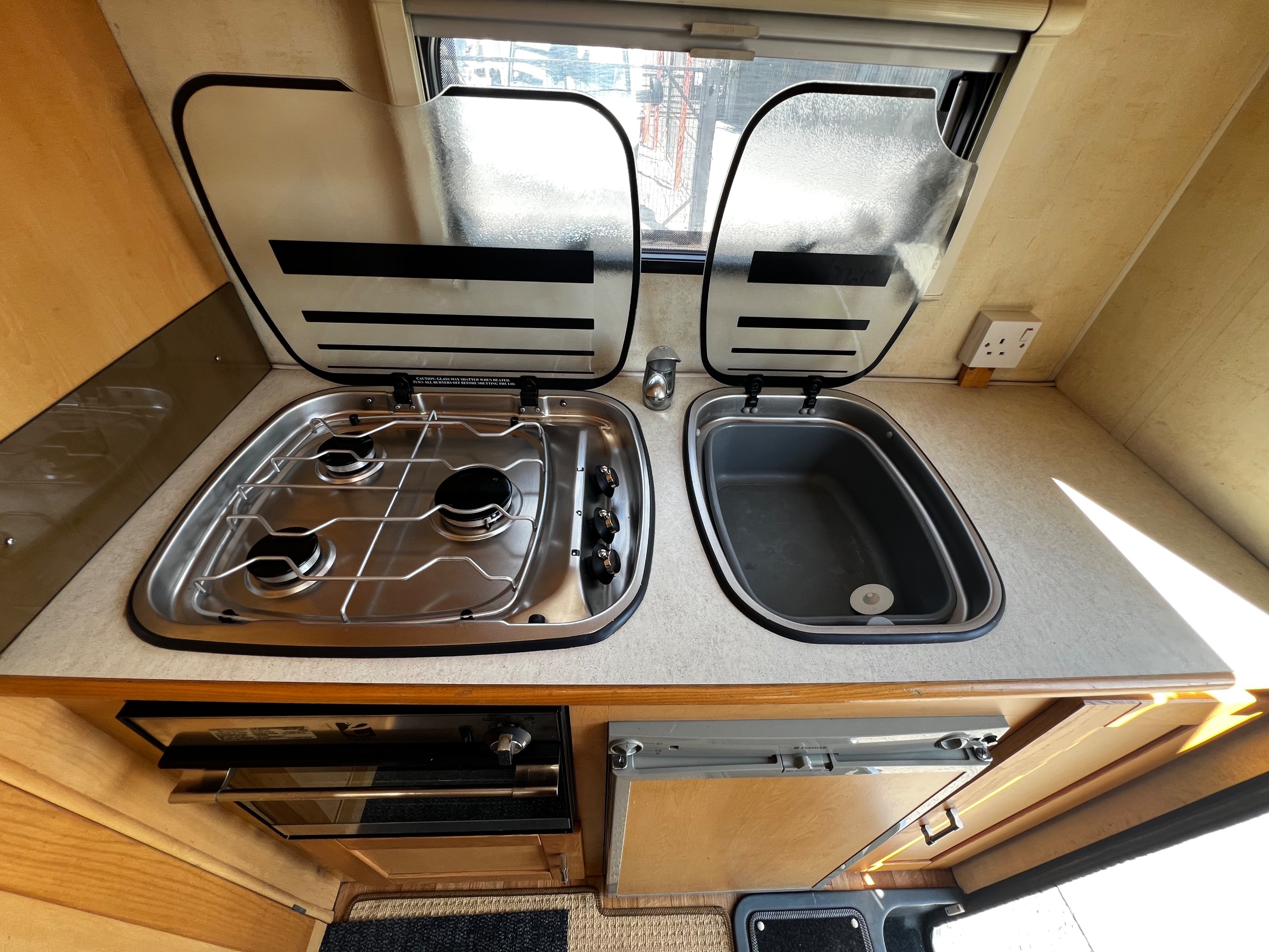 2008 Elddis Autoquest NEW MOT. . Rear belts