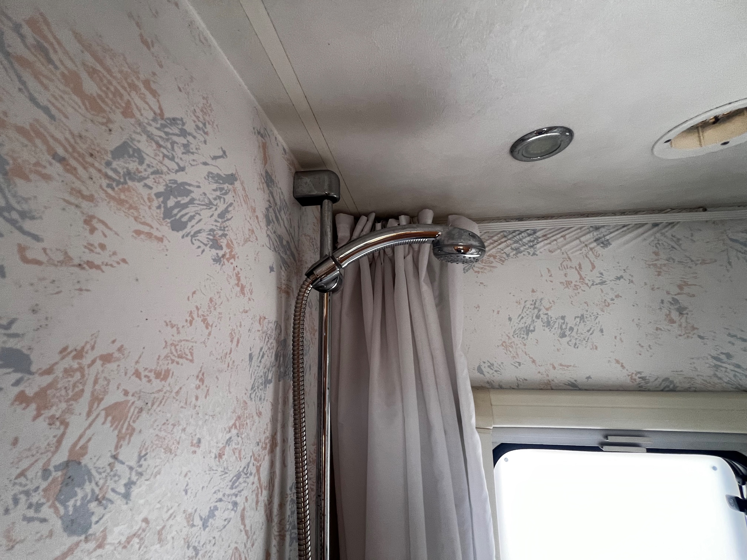 2008 Elddis Autoquest NEW MOT. . Rear belts