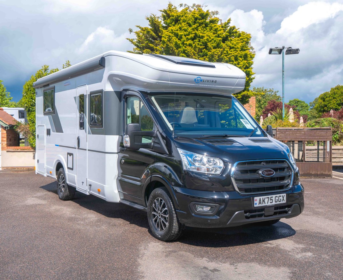 Ford Sun Living S 72DL 165BHP Auto - Exterior - Front