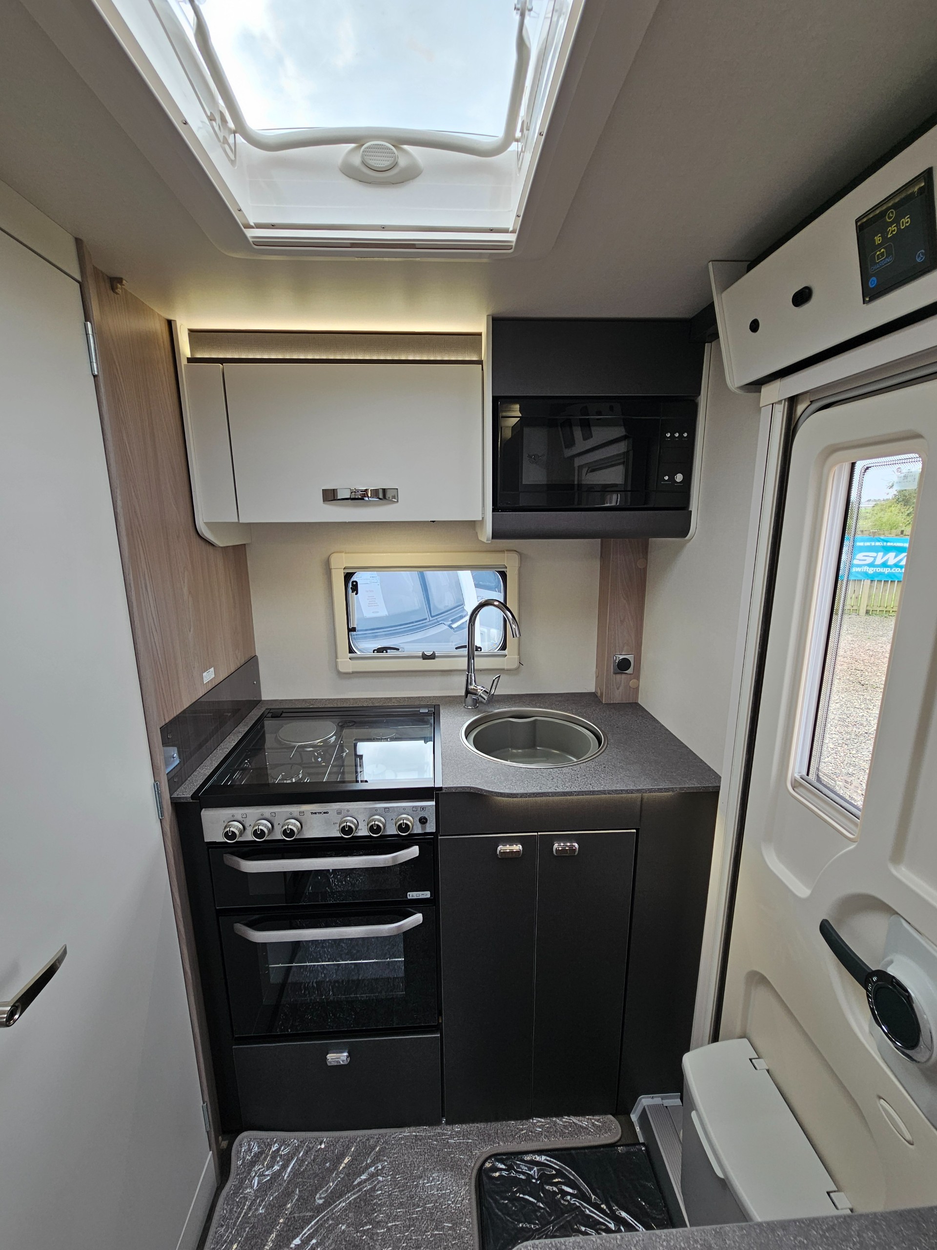 2027 Swift Challenger 390