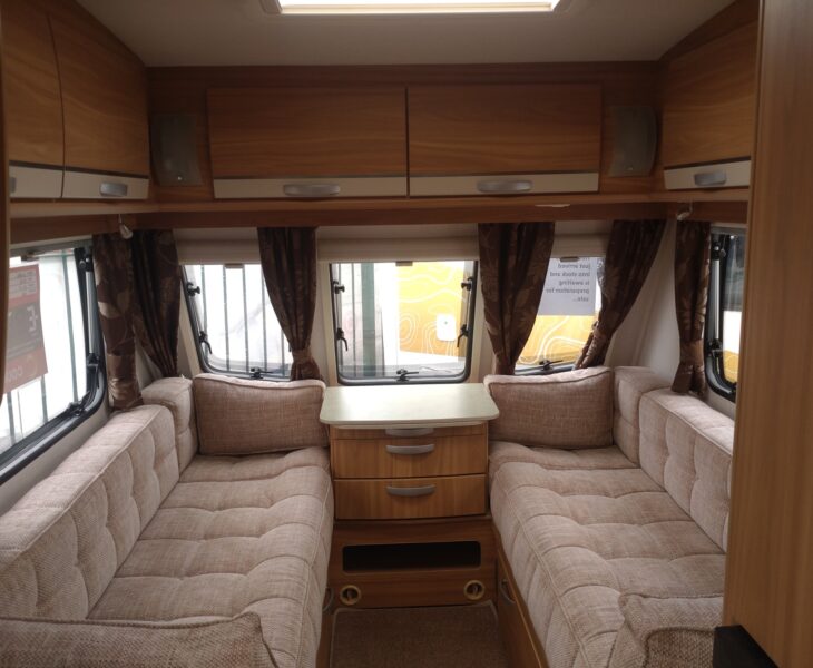 2013 Lunar Ariva – Lightweight 2-Berth Caravan with End Kitchen