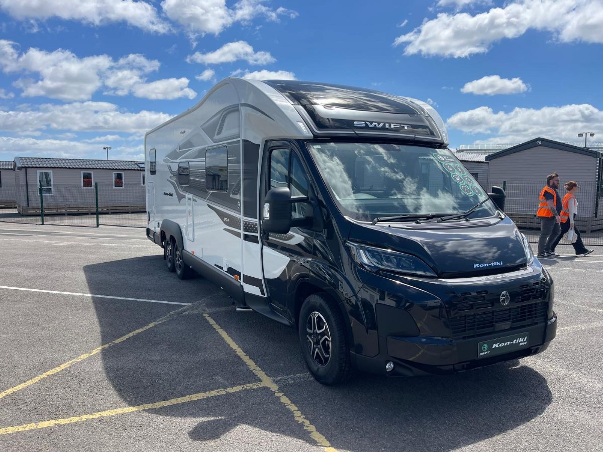 Swift Kon-Tiki 894 DB - Exterior - Front