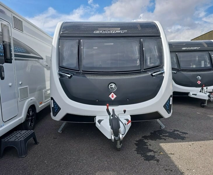 Swift Challenger Grande - Exterior - Front