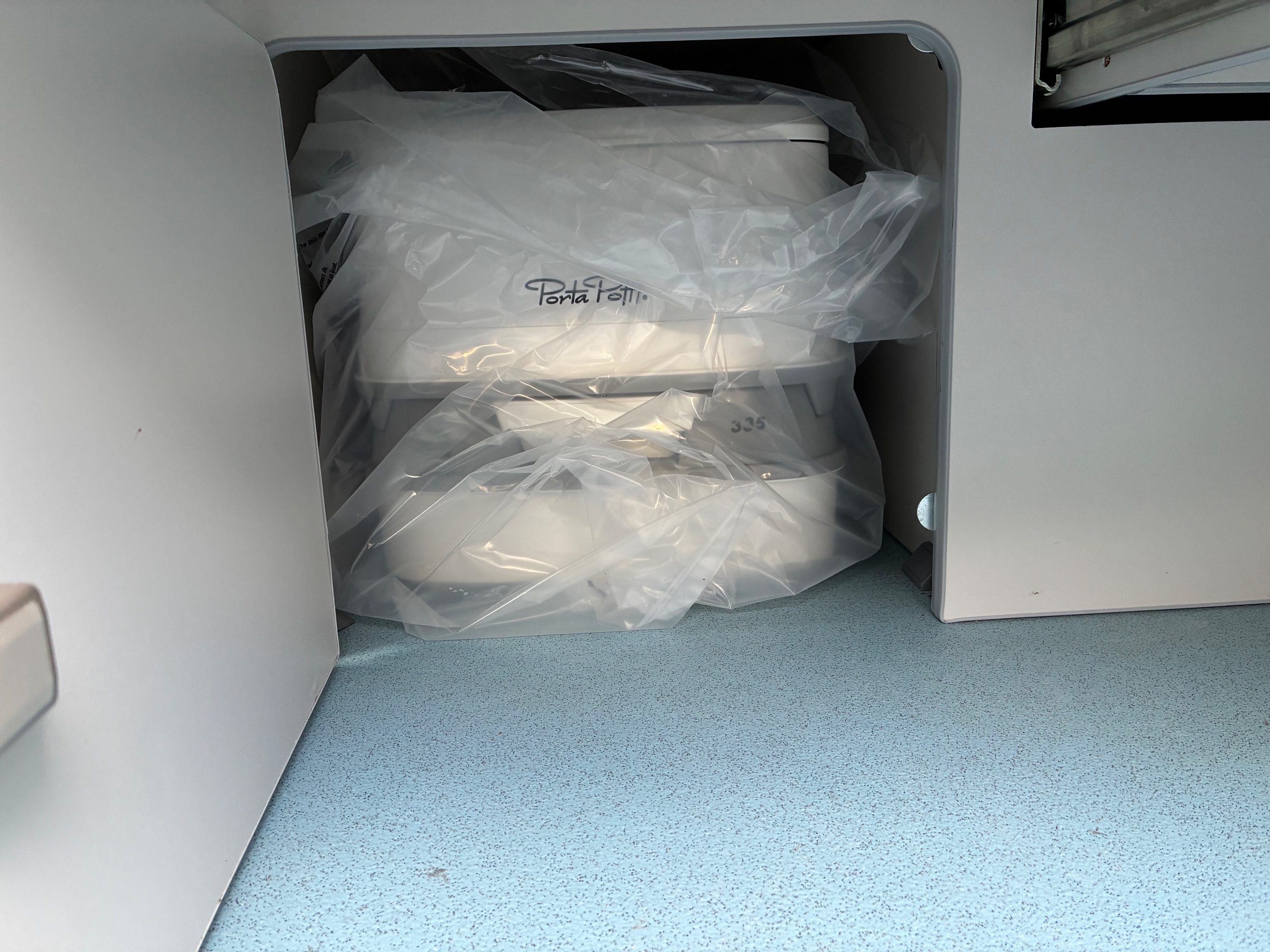 2012 Nissan NV200 1.6 Petrol Automatic Camper Elevating Roof, L shape Pull Out Bed on Runners with Porta Loo
