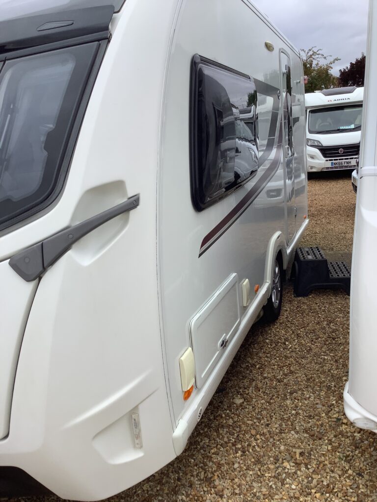 2015 Swift Elegance 480 – 2-Berth Caravan with Spacious End-Washroom