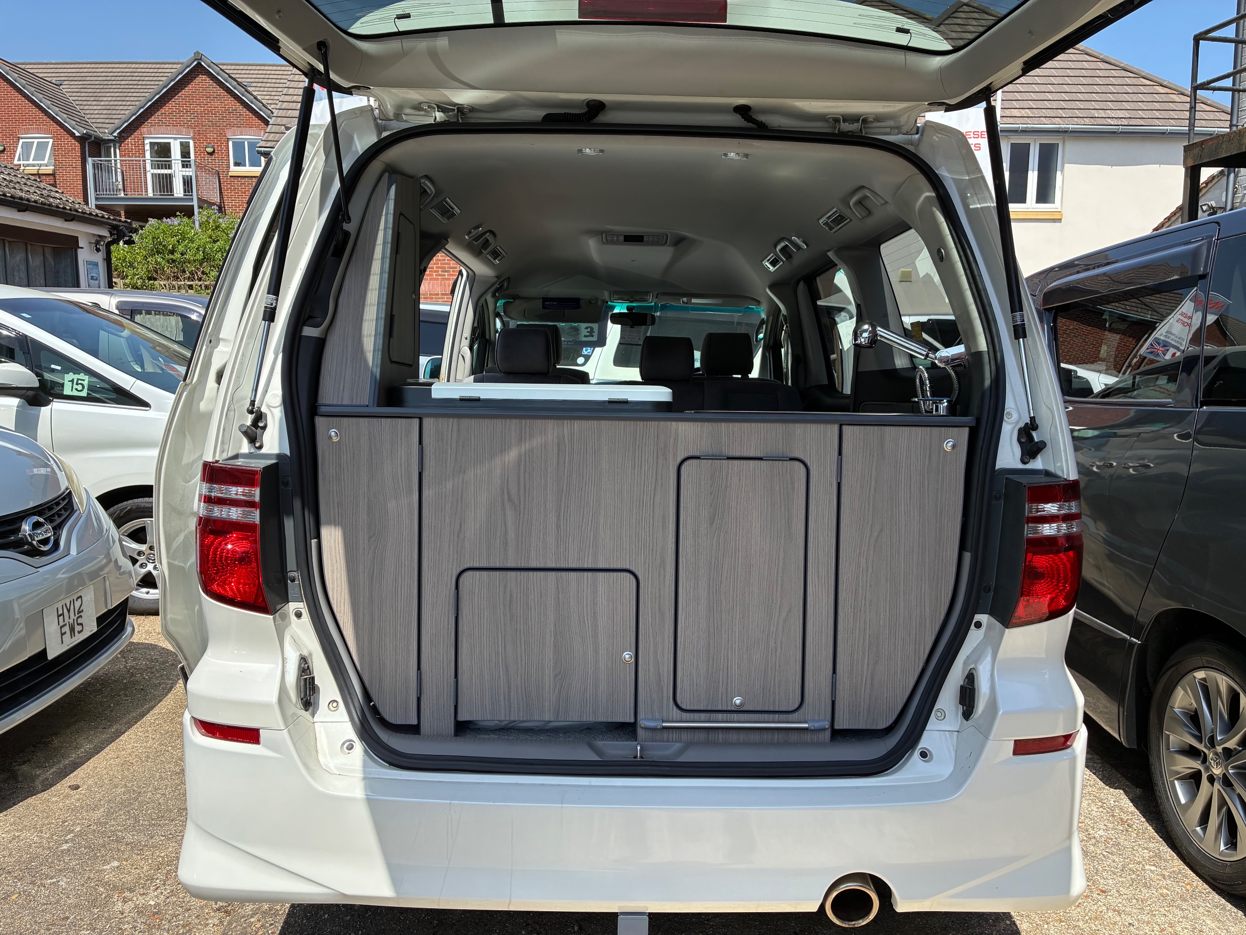 2006 Toyota Alphard AS Platinum Selection 4x4 2.4 Petrol Automatic 4WD Low miles, Rear Camper conversion, Air Conditioning, ULEZ