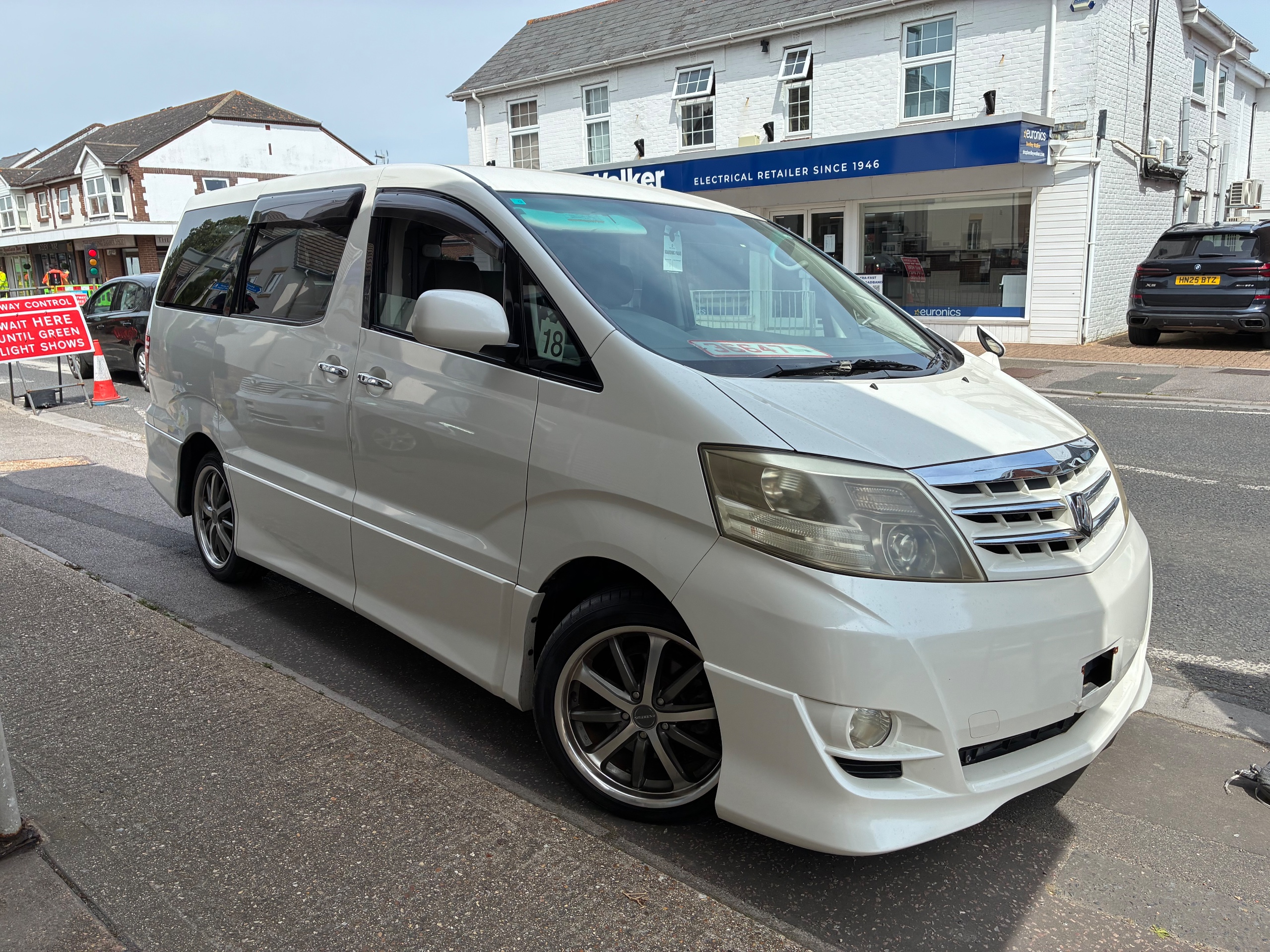 Toyota Alphard AS Platinum Selection 4x4 2.4 Petrol Automatic 4WD Low miles, Rear Camper conversion, Air Conditioning, ULEZ - Exterior - Front