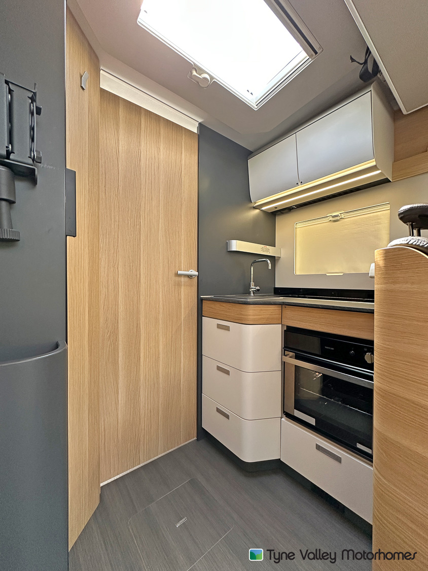 2023 Adria Matrix Plus 670 SC