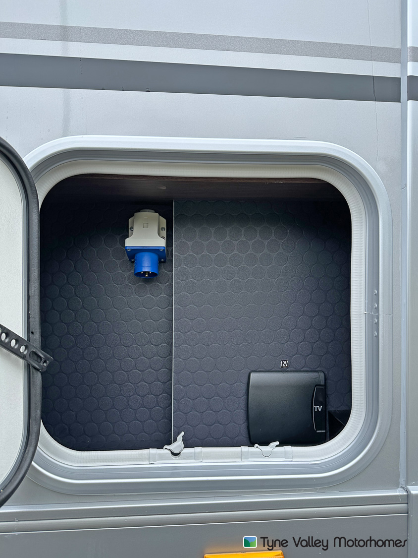 2026 Adria Matrix Supreme 670DC