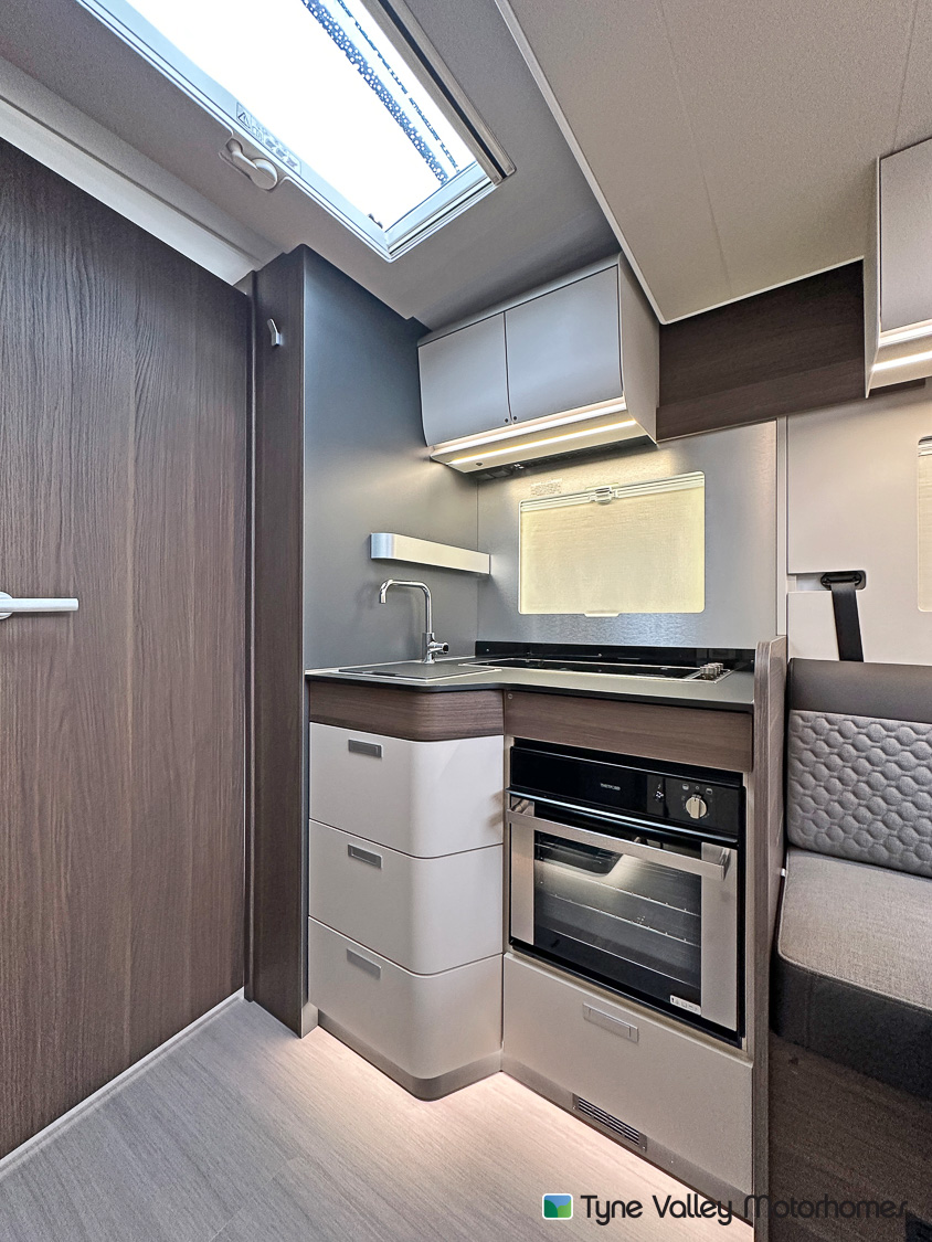 2026 Adria Matrix Supreme 670DC