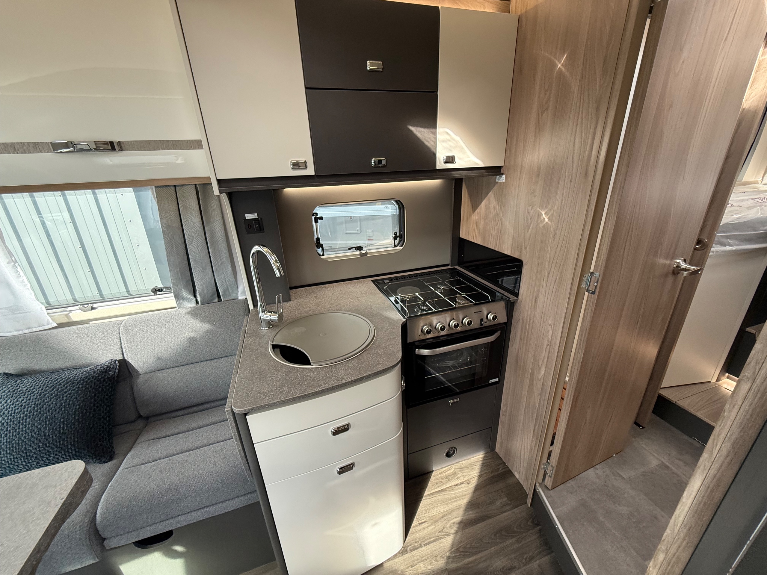 Swift Voyager 584