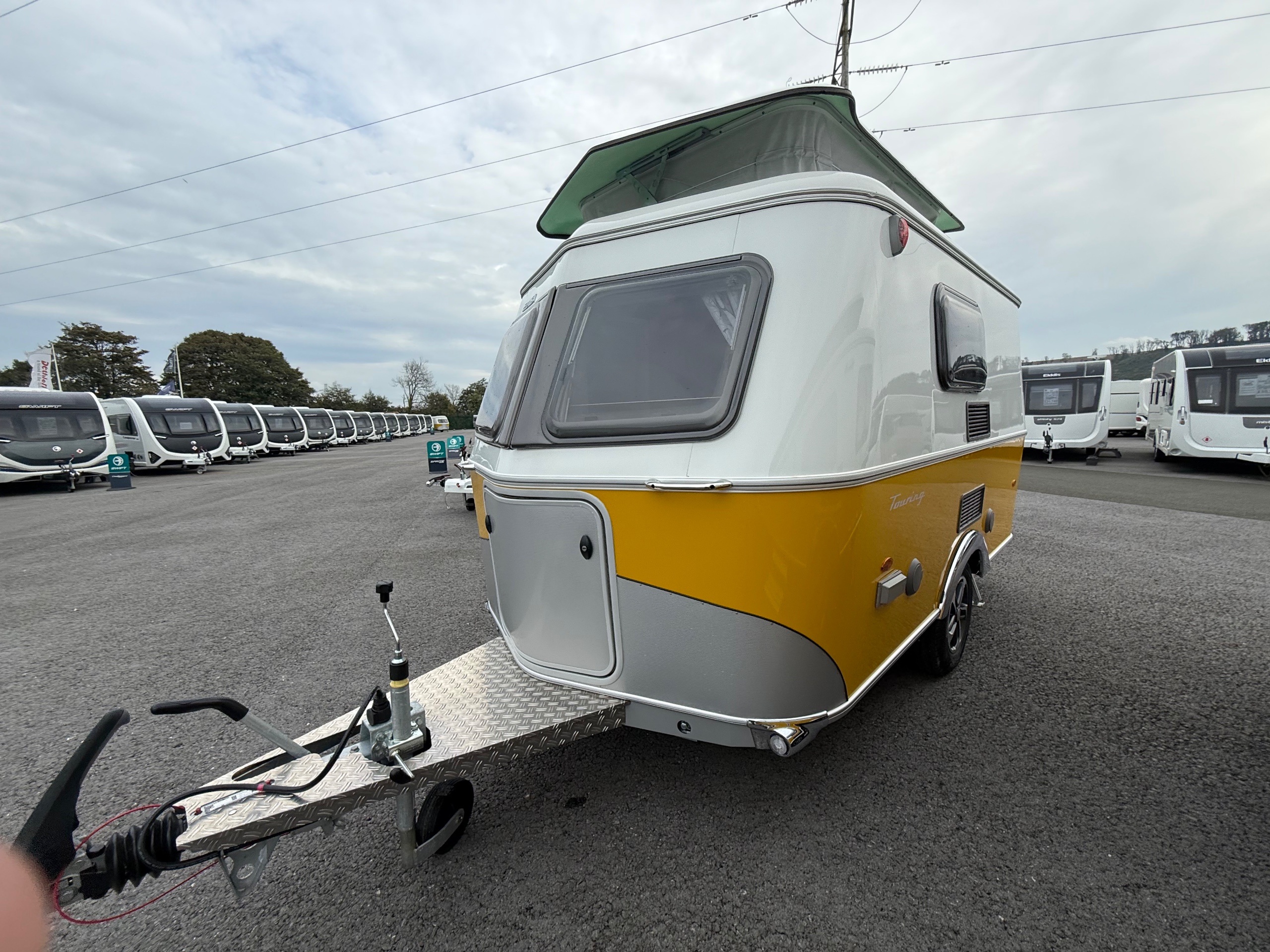 2025 Eriba Touring 310 - NUGGET GOLD EDITION