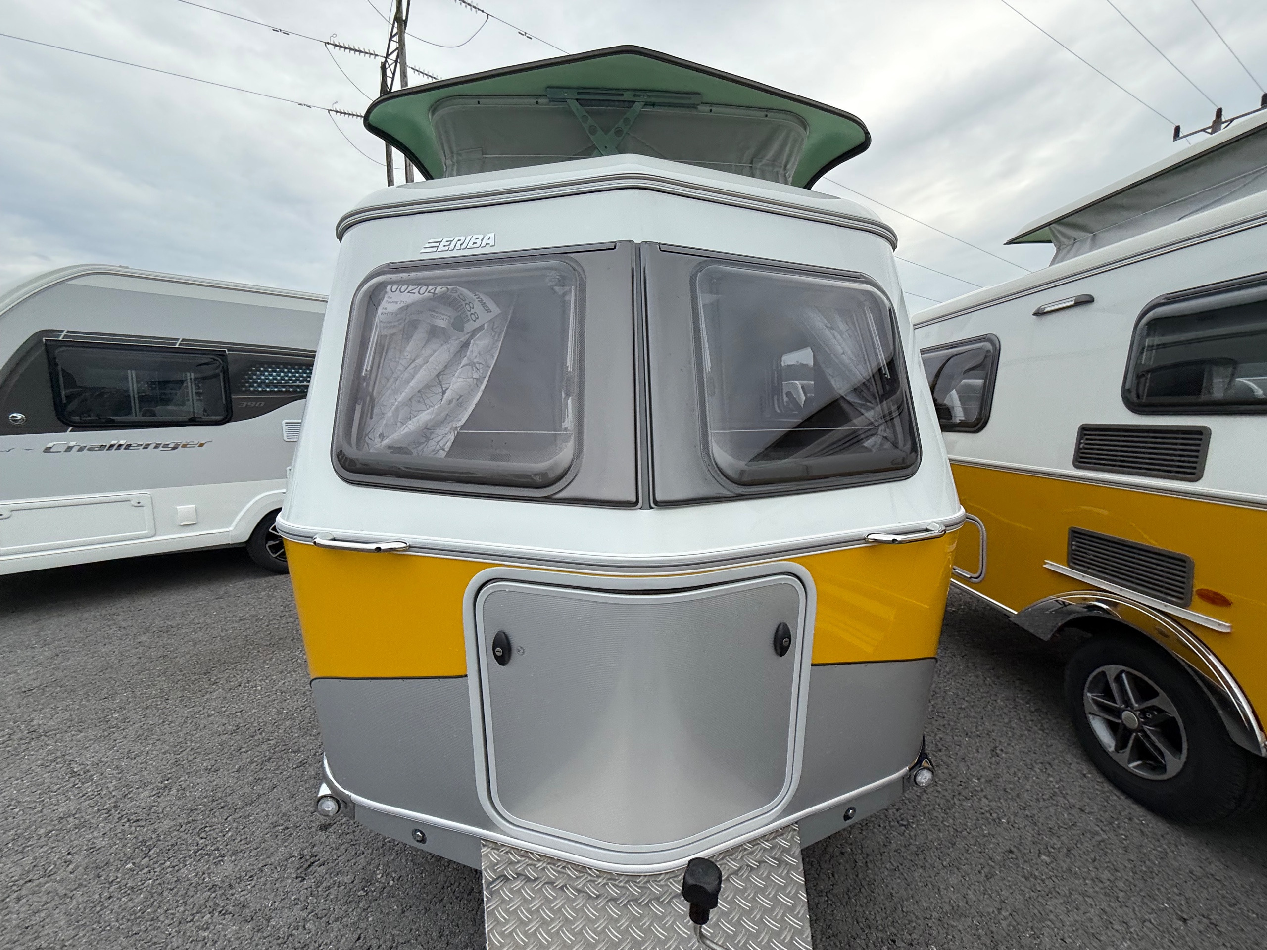 2025 Eriba Touring 310 - NUGGET GOLD EDITION