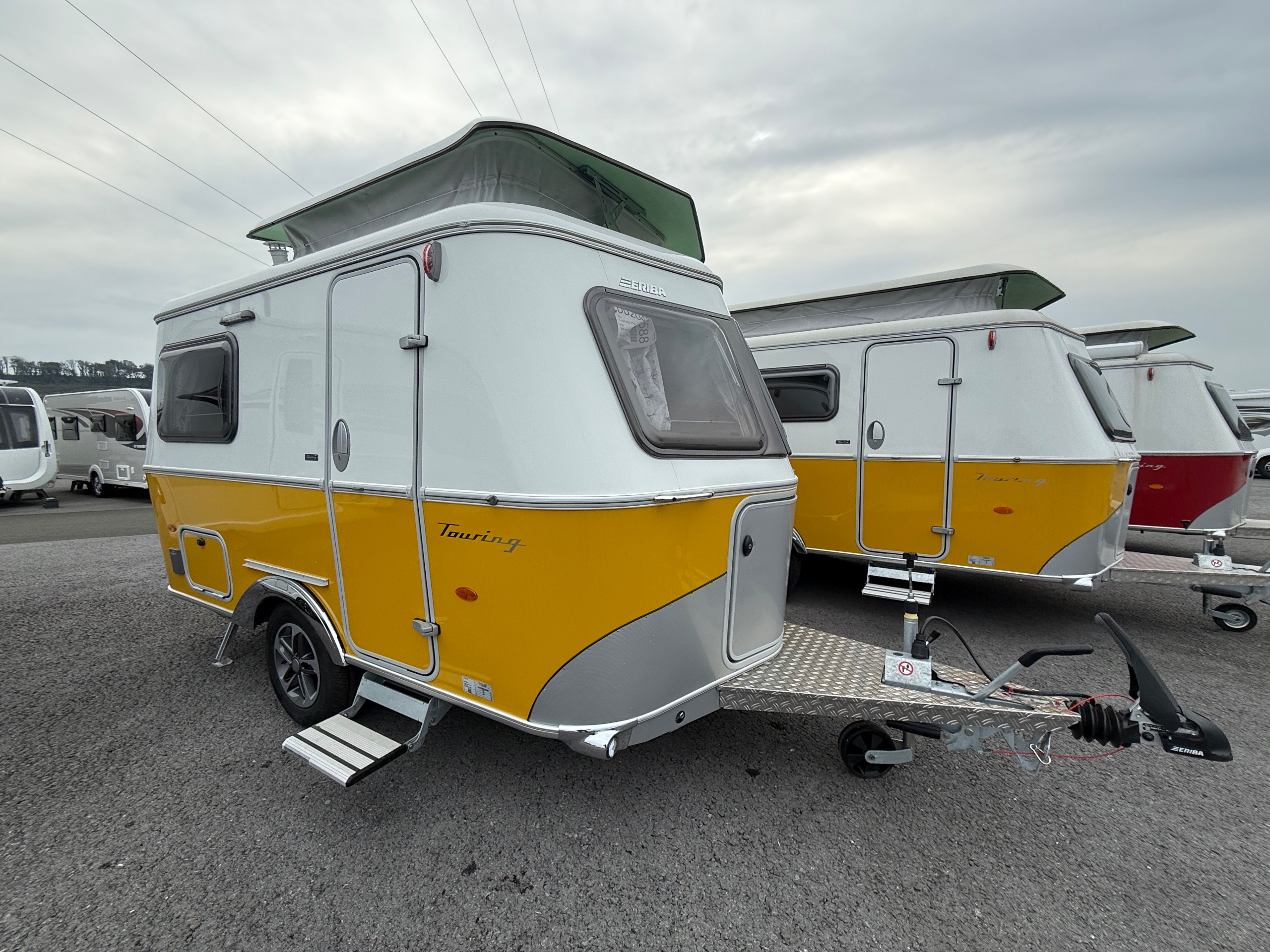 2025 Eriba Touring 310 - NUGGET GOLD EDITION