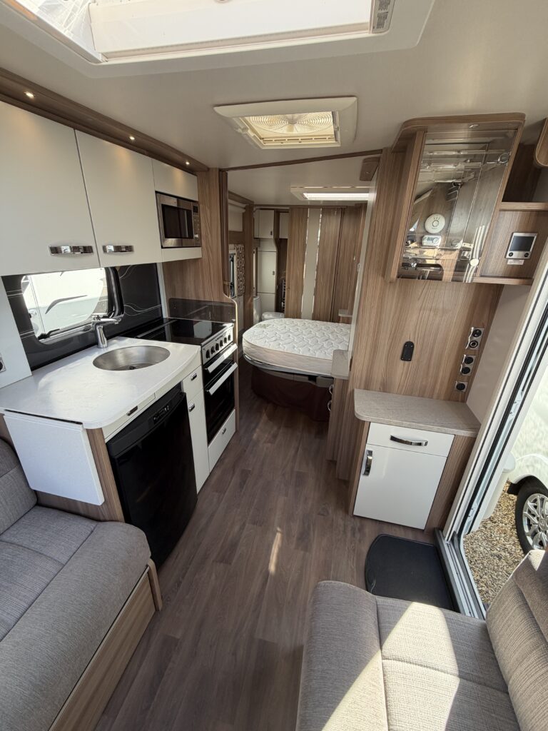 Transverse Island Bed floorplan