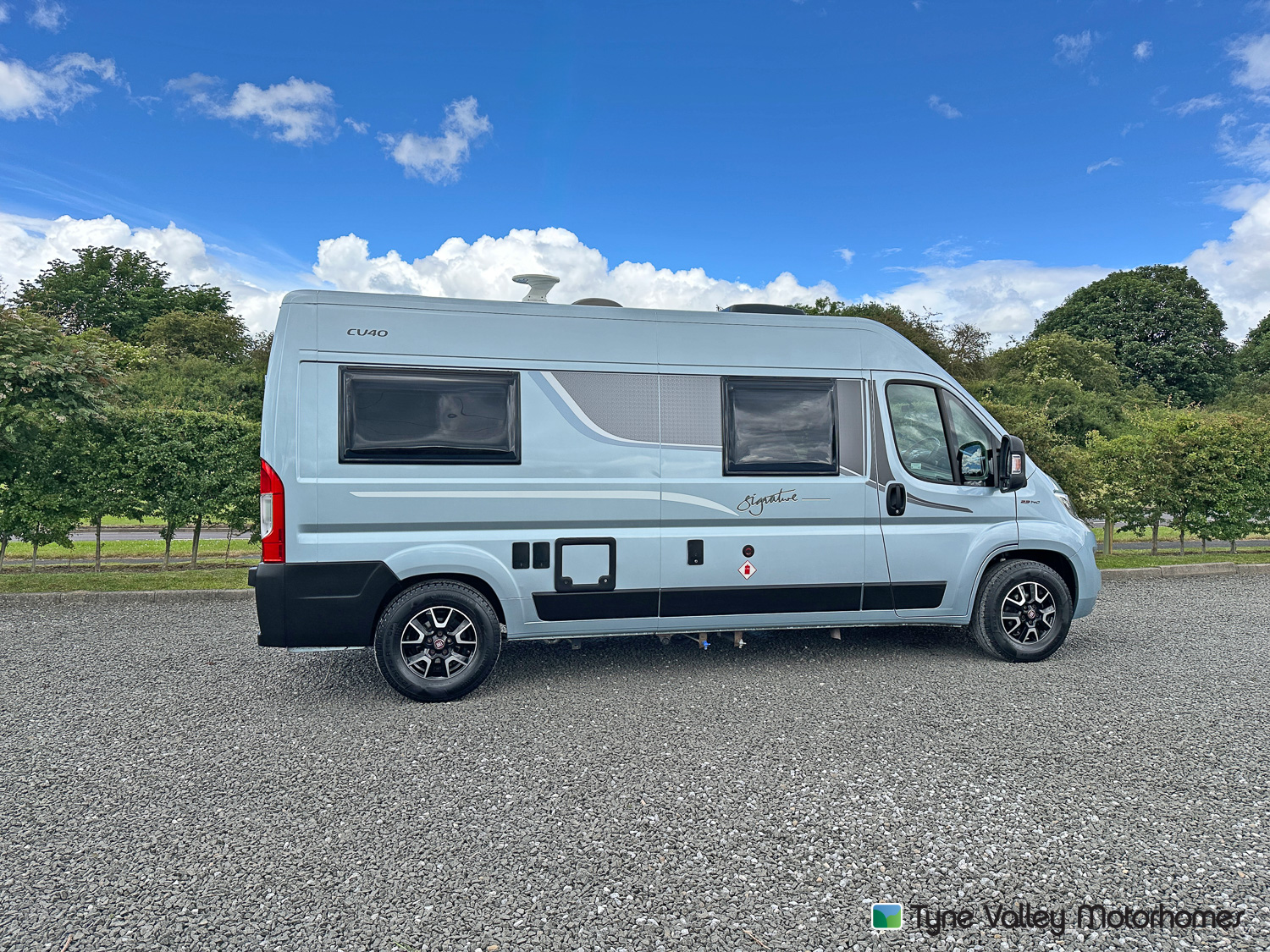 Elddis Signature CV40