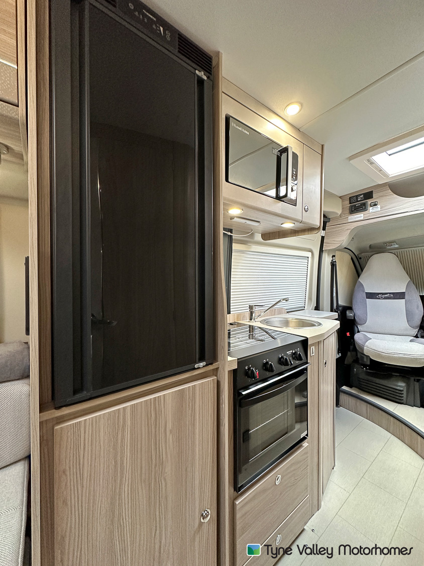 Elddis Signature CV40