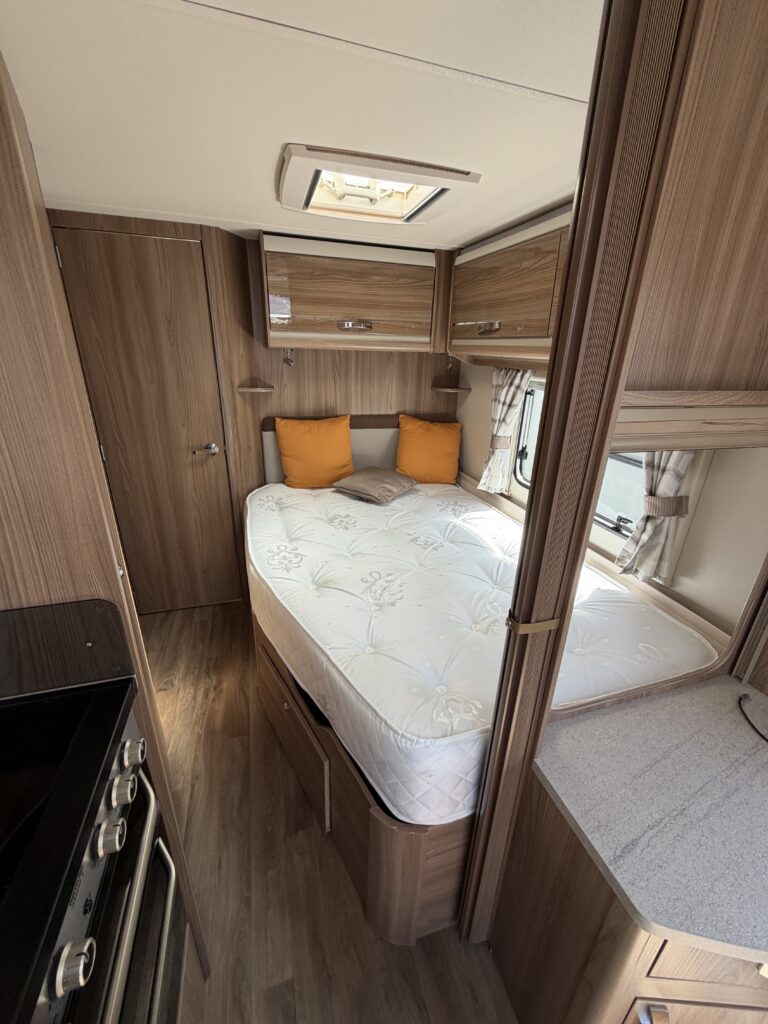 Swift Challenger 570