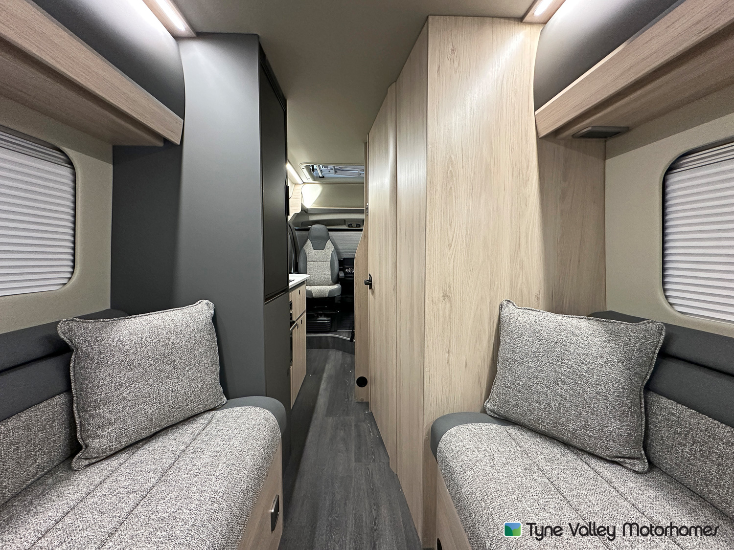 2025 Auto-Trail Expedition 67