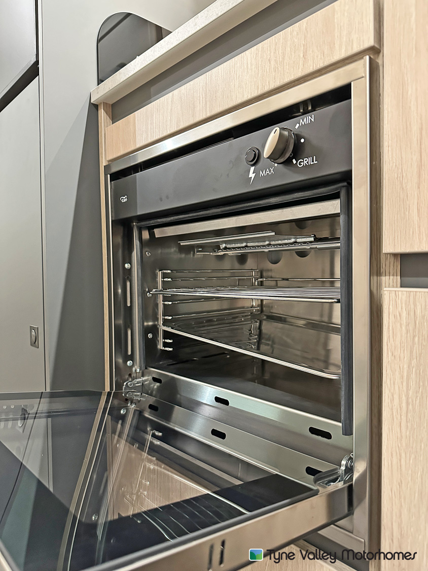 2025 Auto-Trail Expedition 67