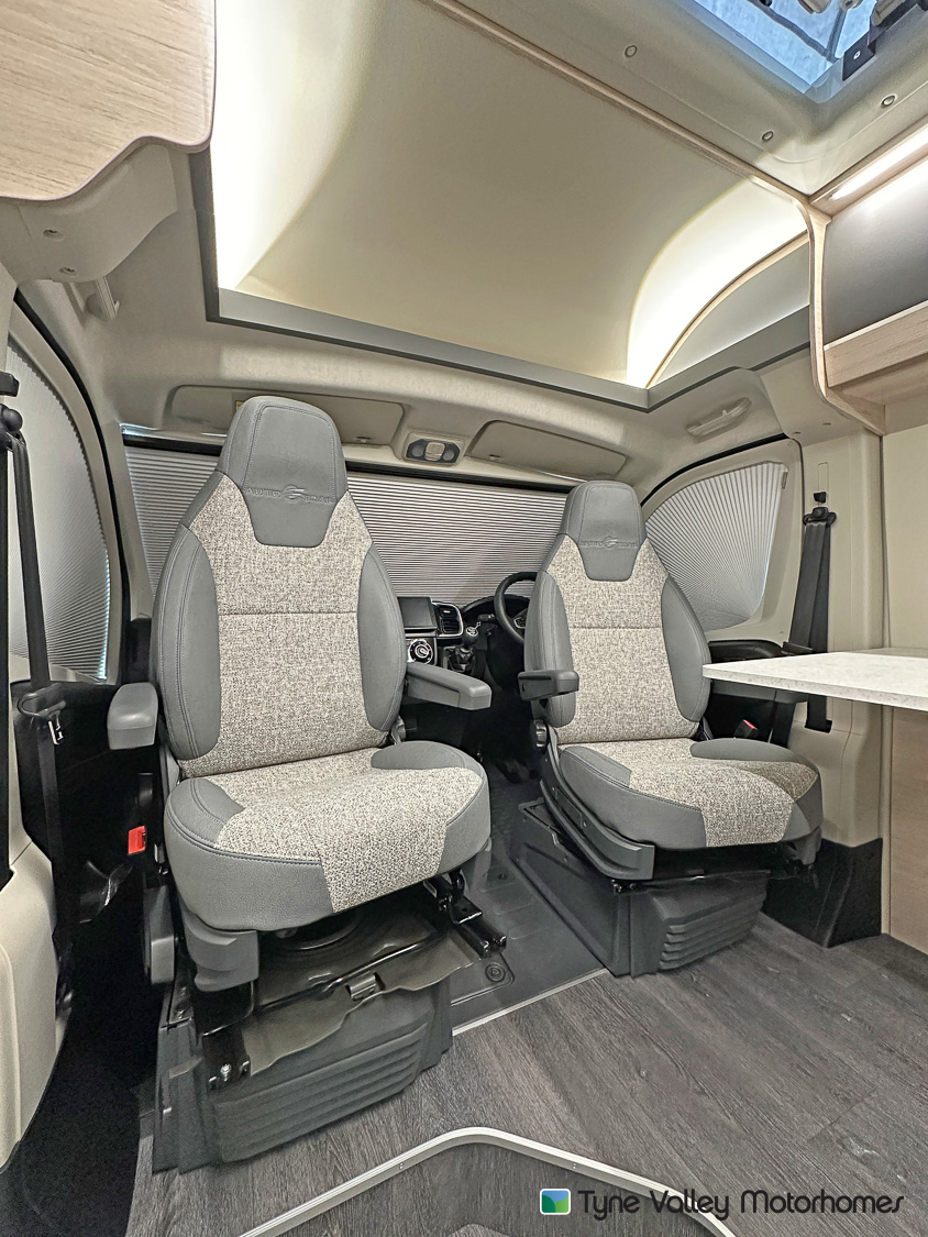 2025 Auto-Trail Expedition 67