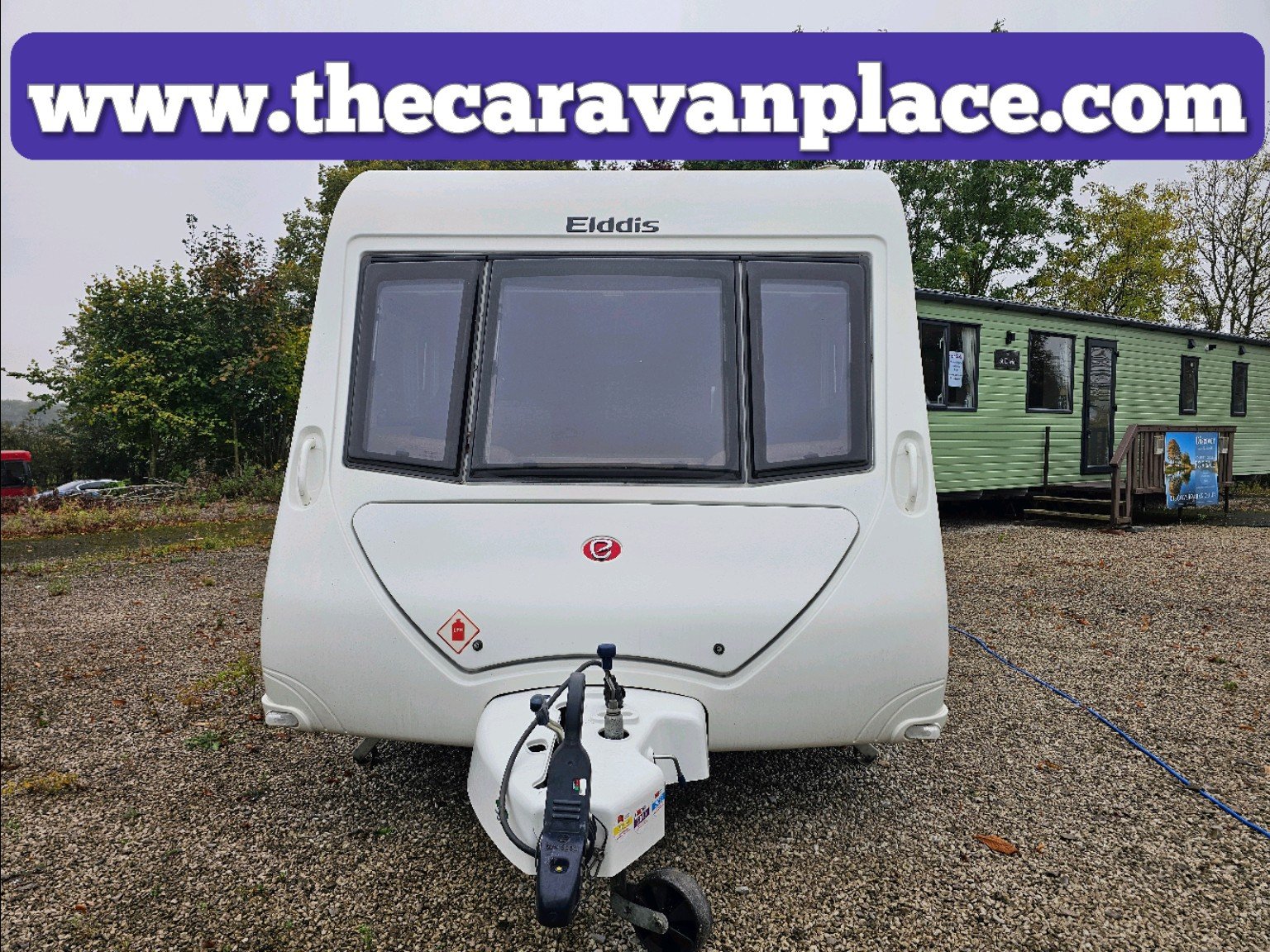 Elddis Avante 462 (2011) Lightweight 2-Berth Caravan with End Washroom - Exterior - Front
