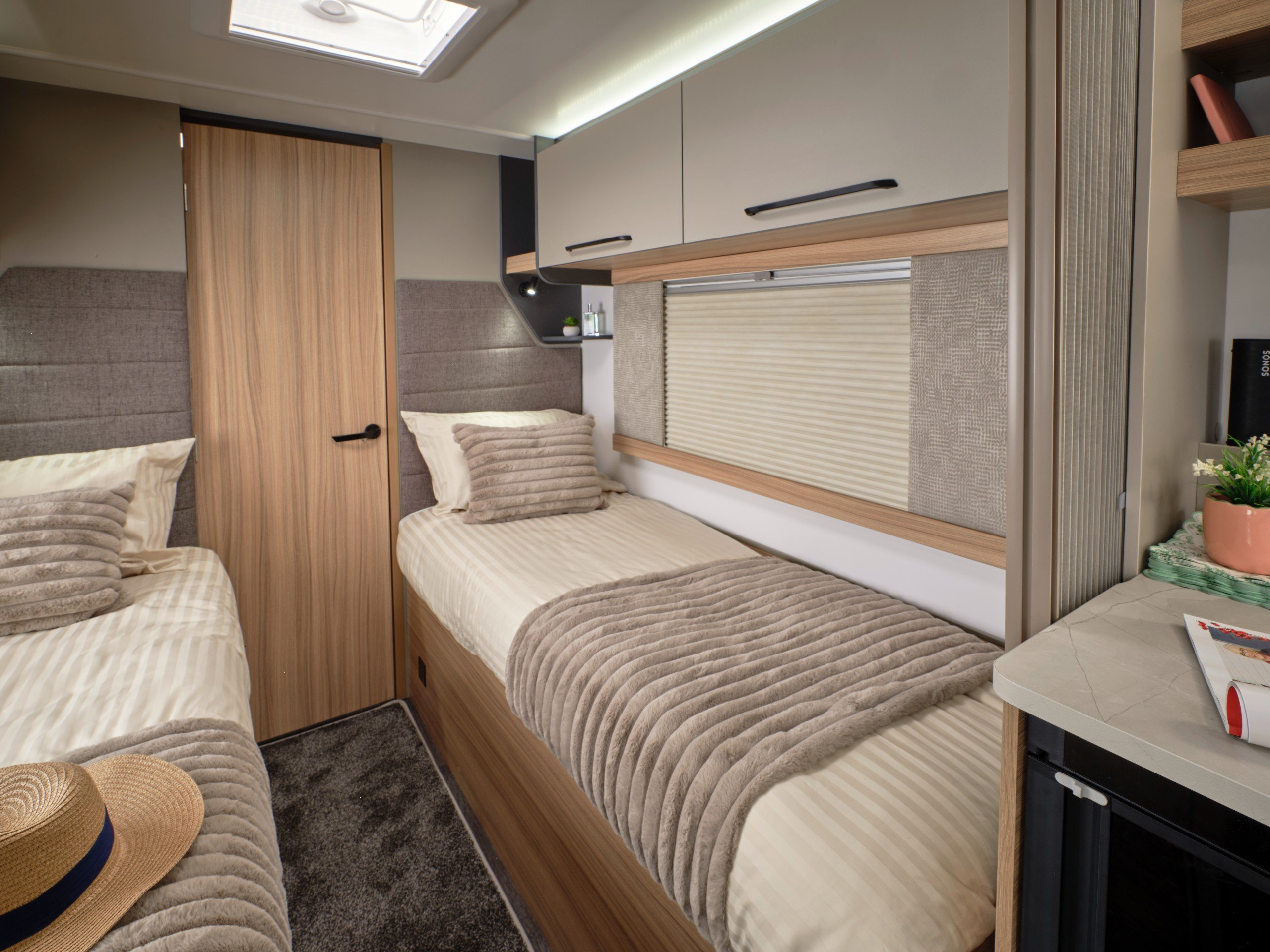 2026 Bailey Phoenix 4-Berth Caravan with End-Washroom