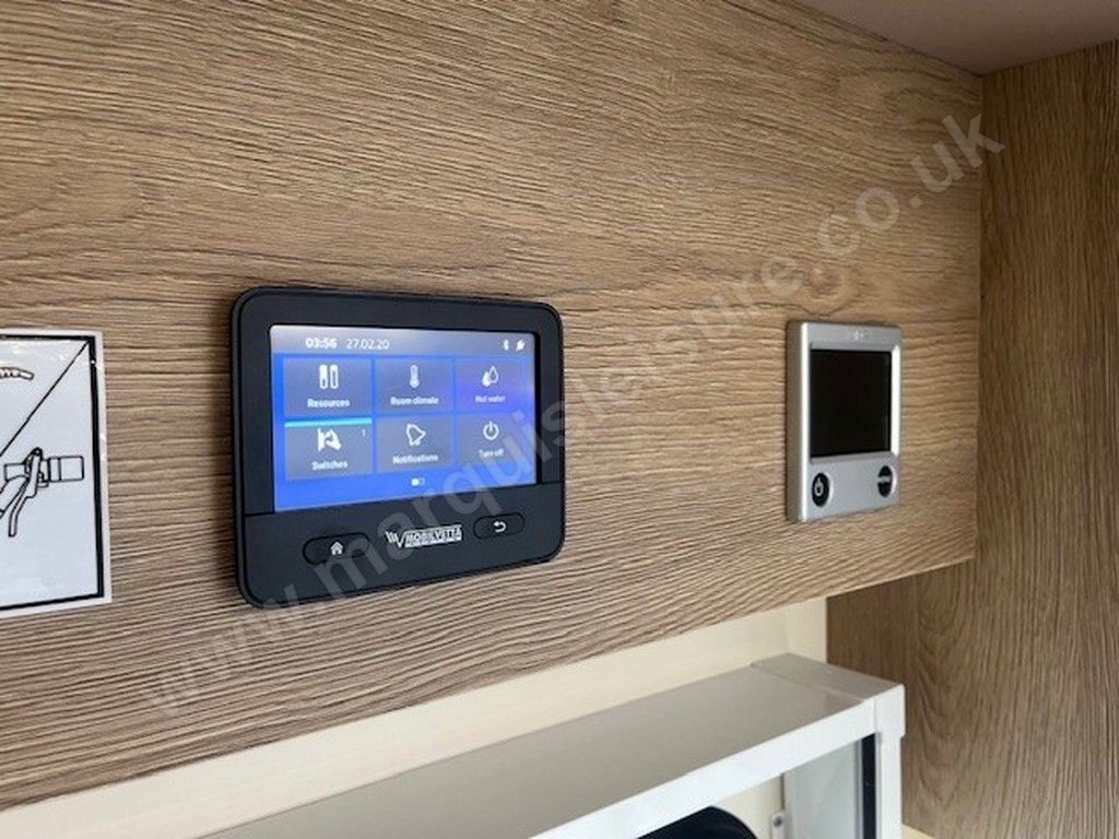 2014 Mobilvetta K Yacht T Line 59 2 Compact A-Class with End-Washroom