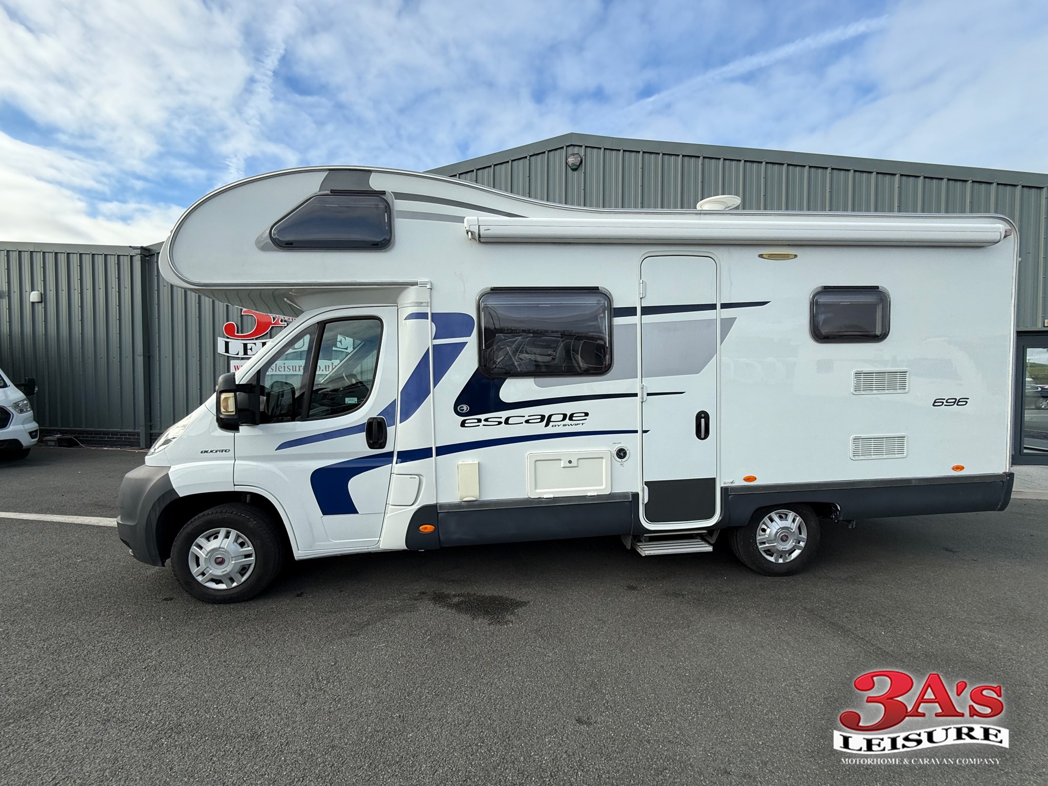 Swift Escape 696