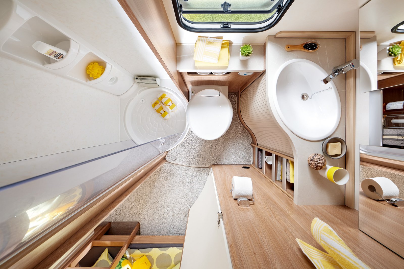 Hobby DE LUXE 545 KMF interior image