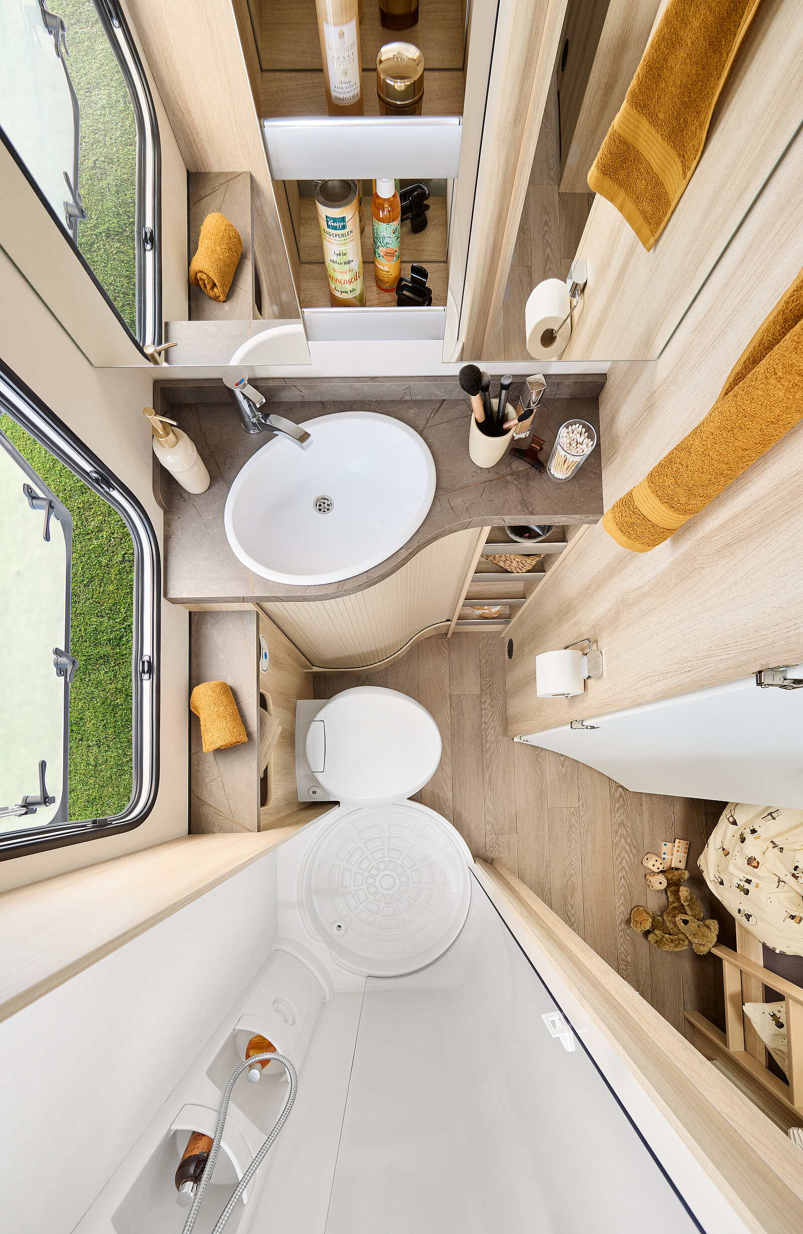Hobby DE LUXE 545 KMF interior image