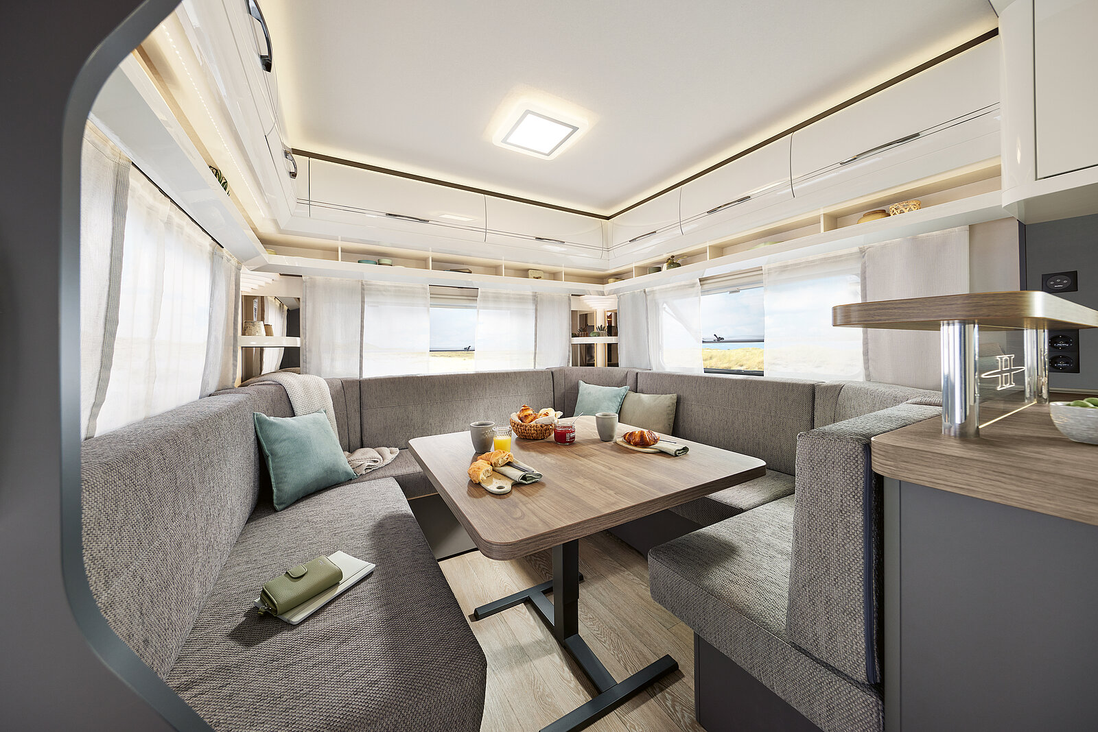 Hobby EXCELLENT 560 CFE interior image