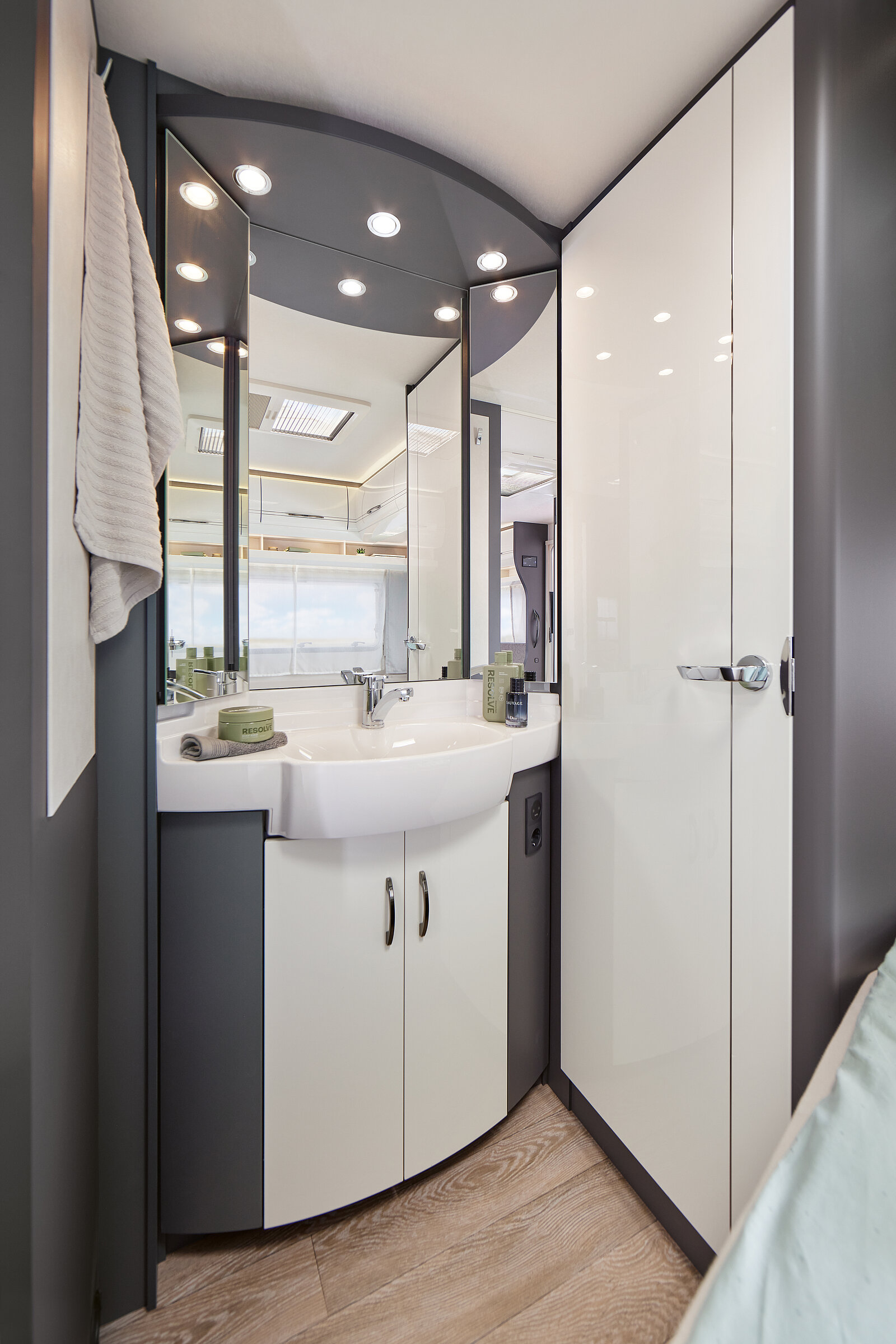 Hobby EXCELLENT 560 CFE interior image