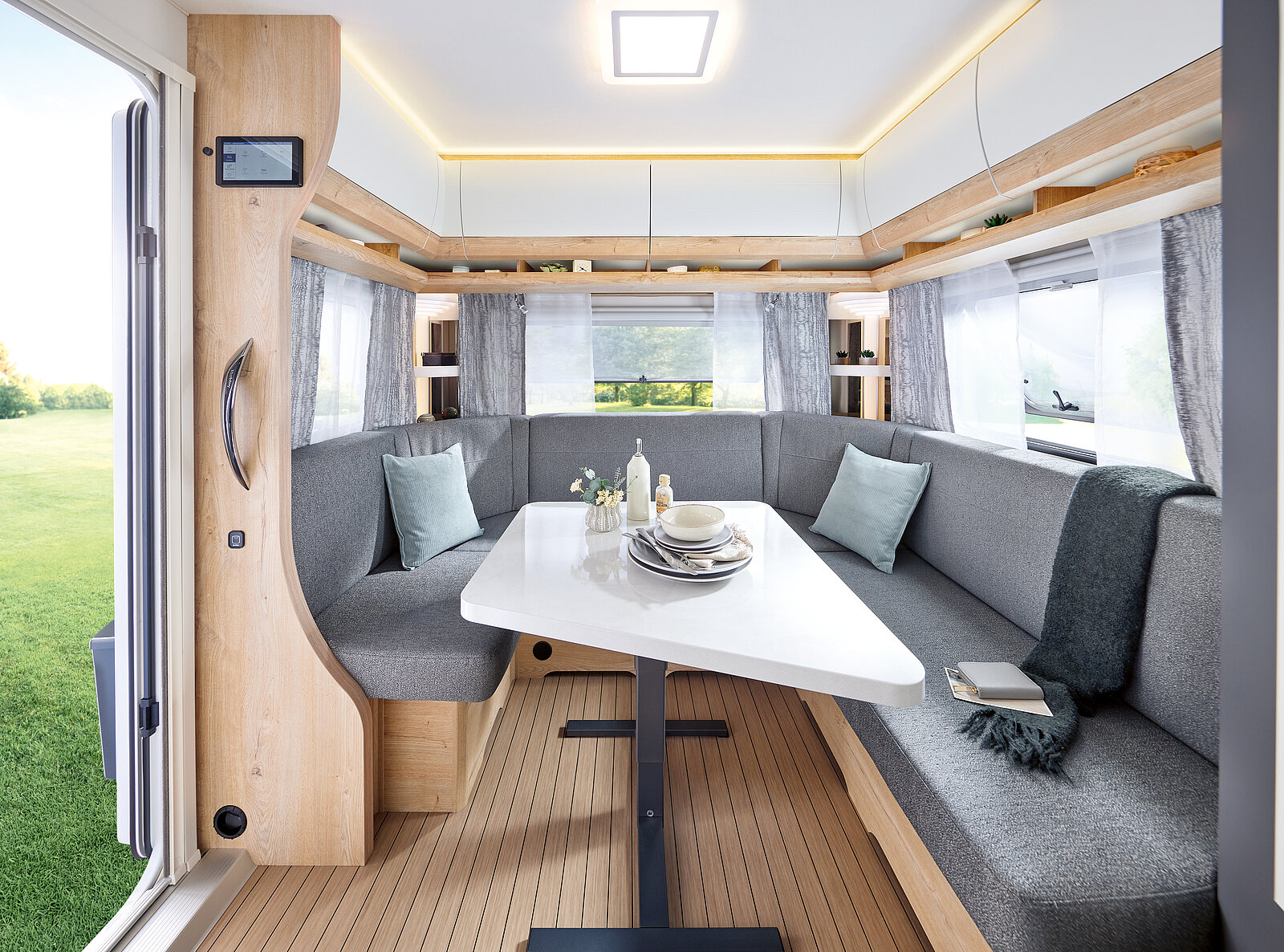 Hobby EXCELLENT EDITION 495 UL interior image