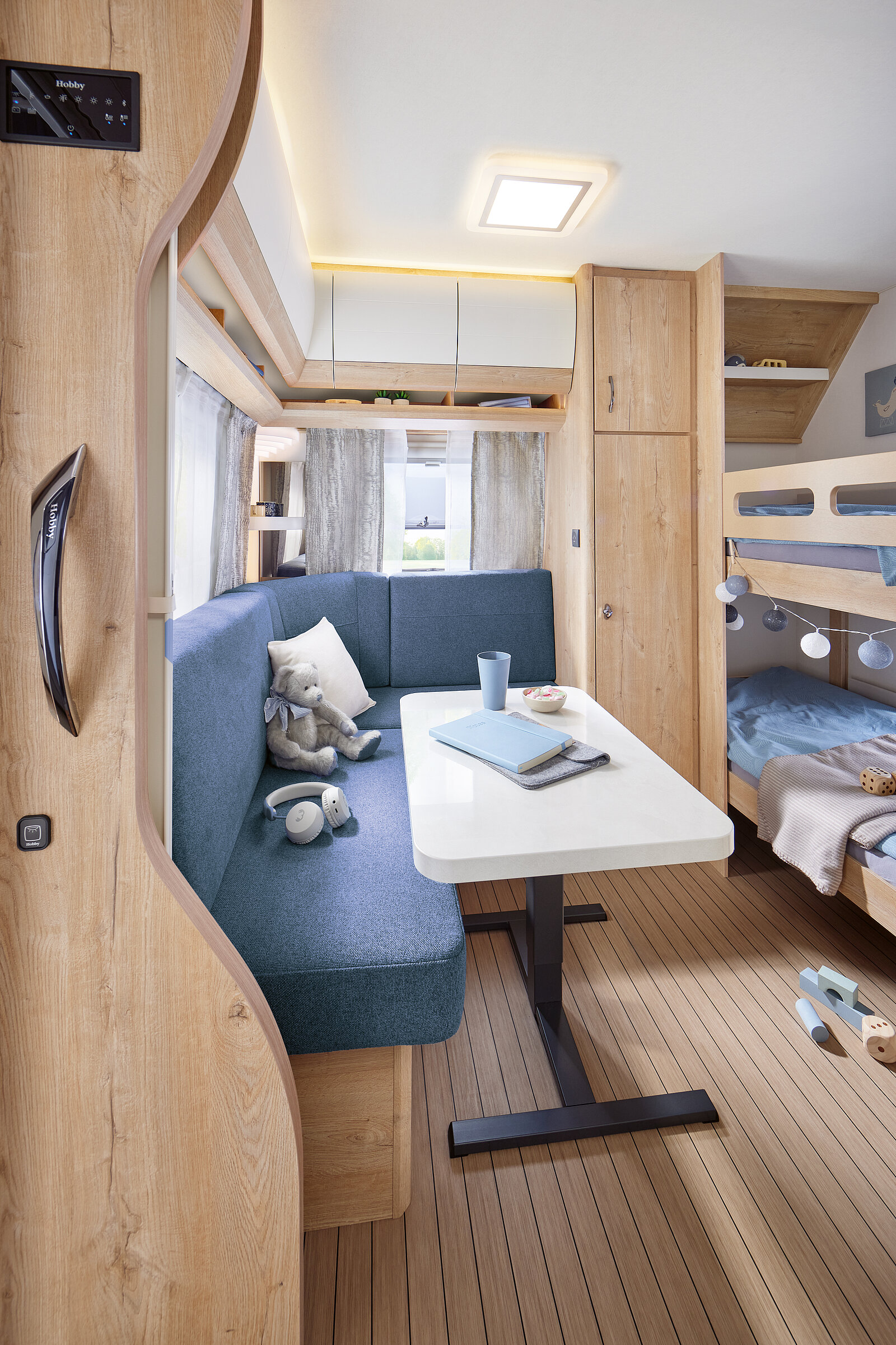 Hobby EXCELLENT EDITION 650 KMFE interior image