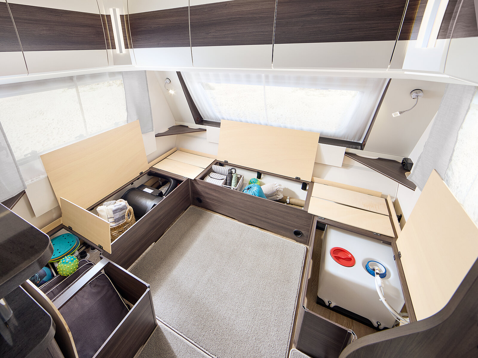 Hobby PRESTIGE 560 FC interior image