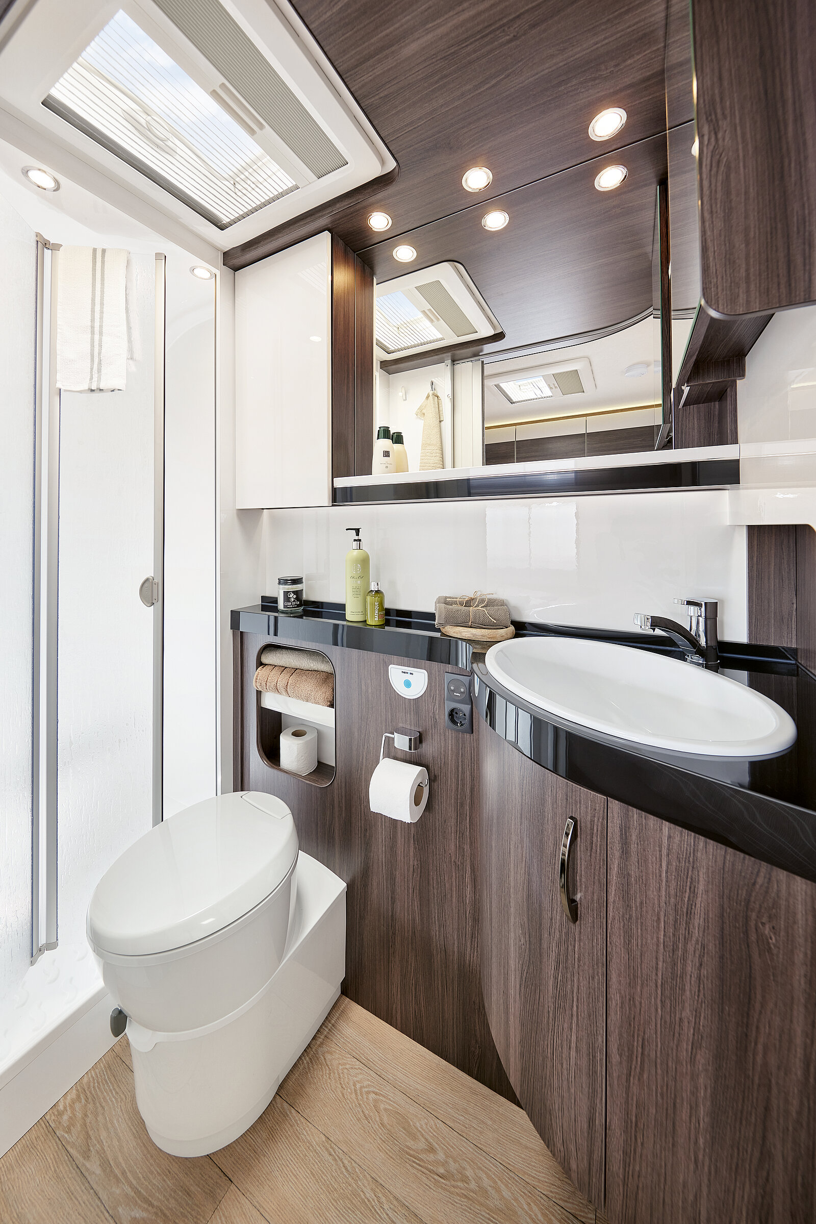 Hobby PRESTIGE 560 FC interior image