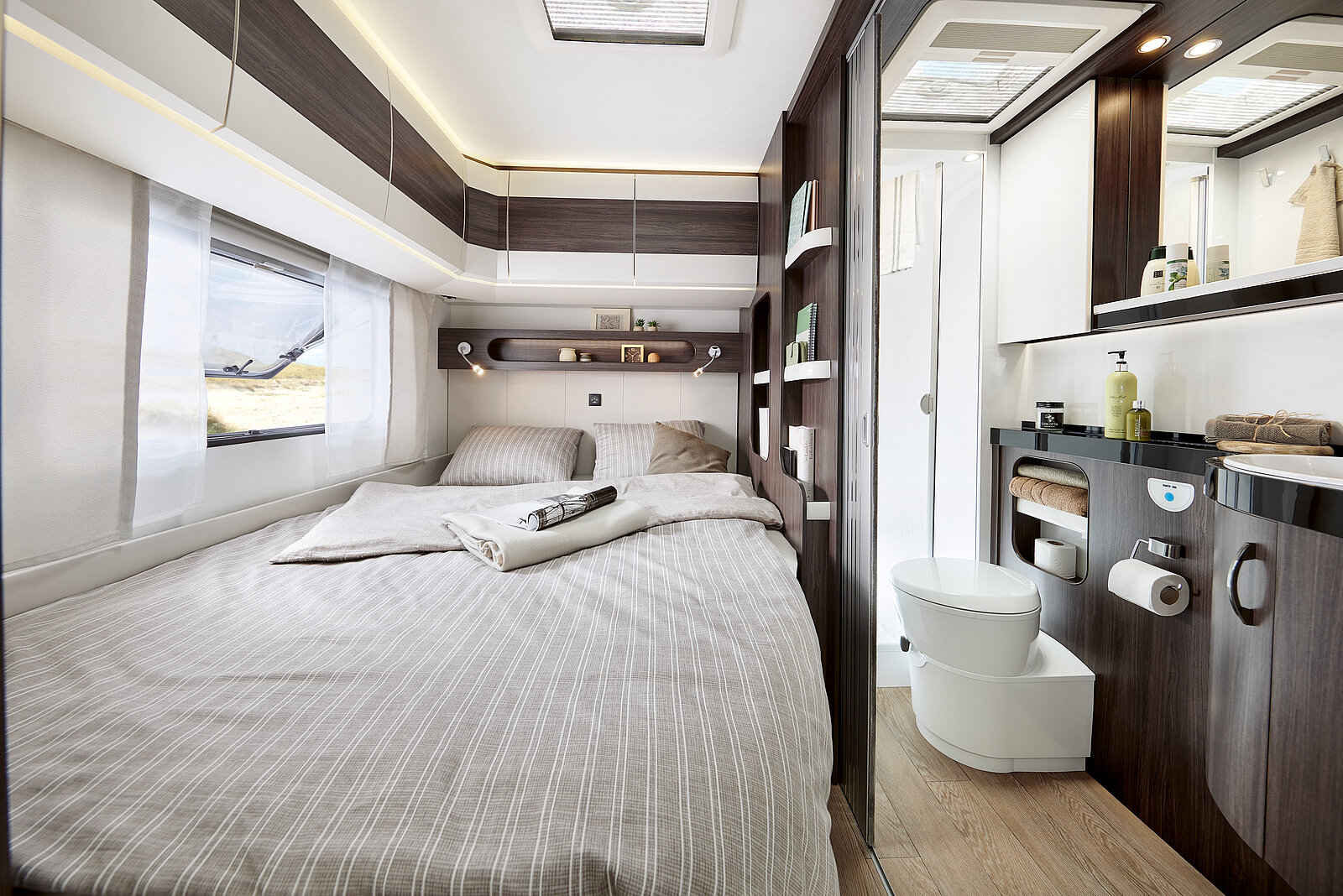 Hobby PRESTIGE 560 FC interior image