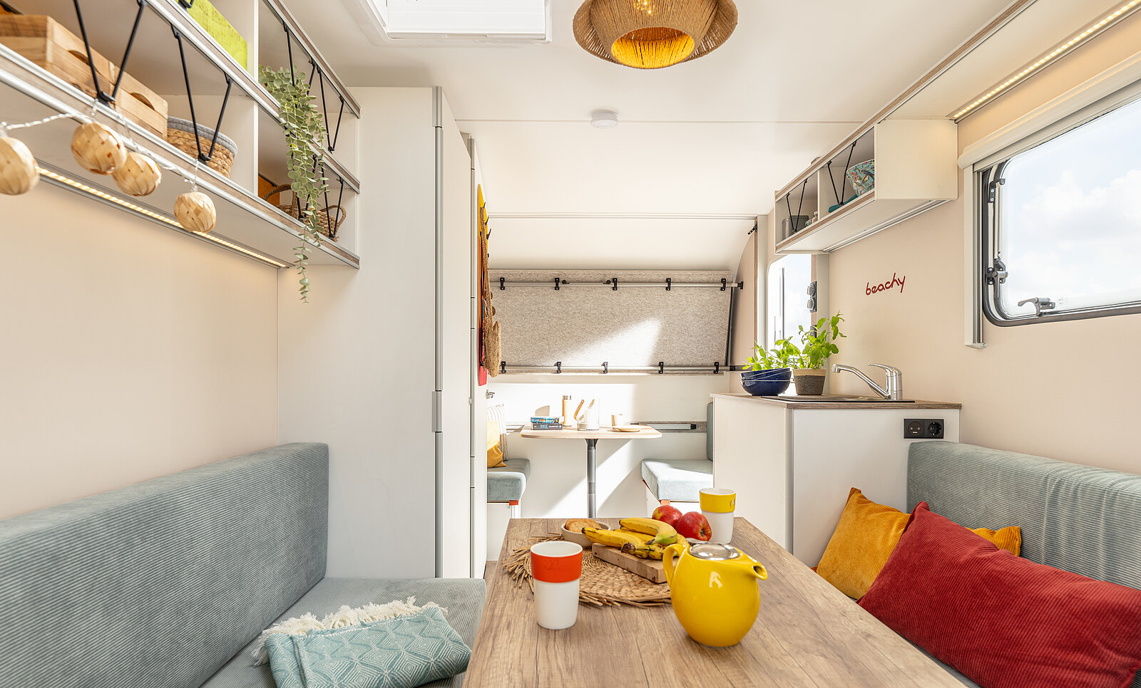 Hobby BEACHY 420 PLUS interior image