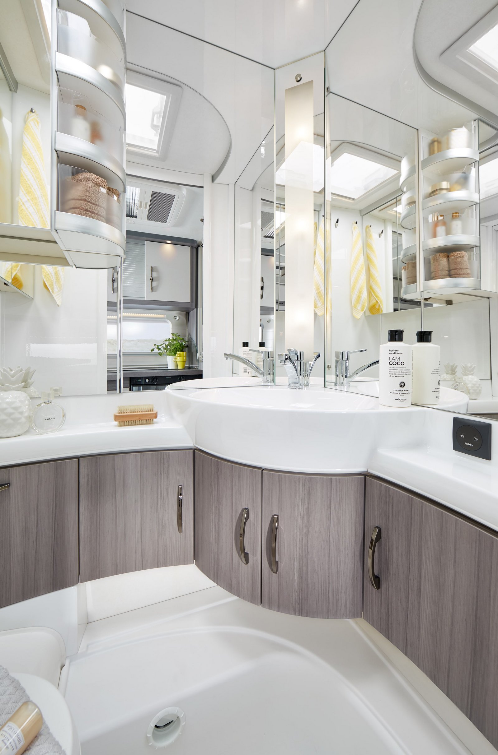 Hobby ONTOUR 460 DL interior image