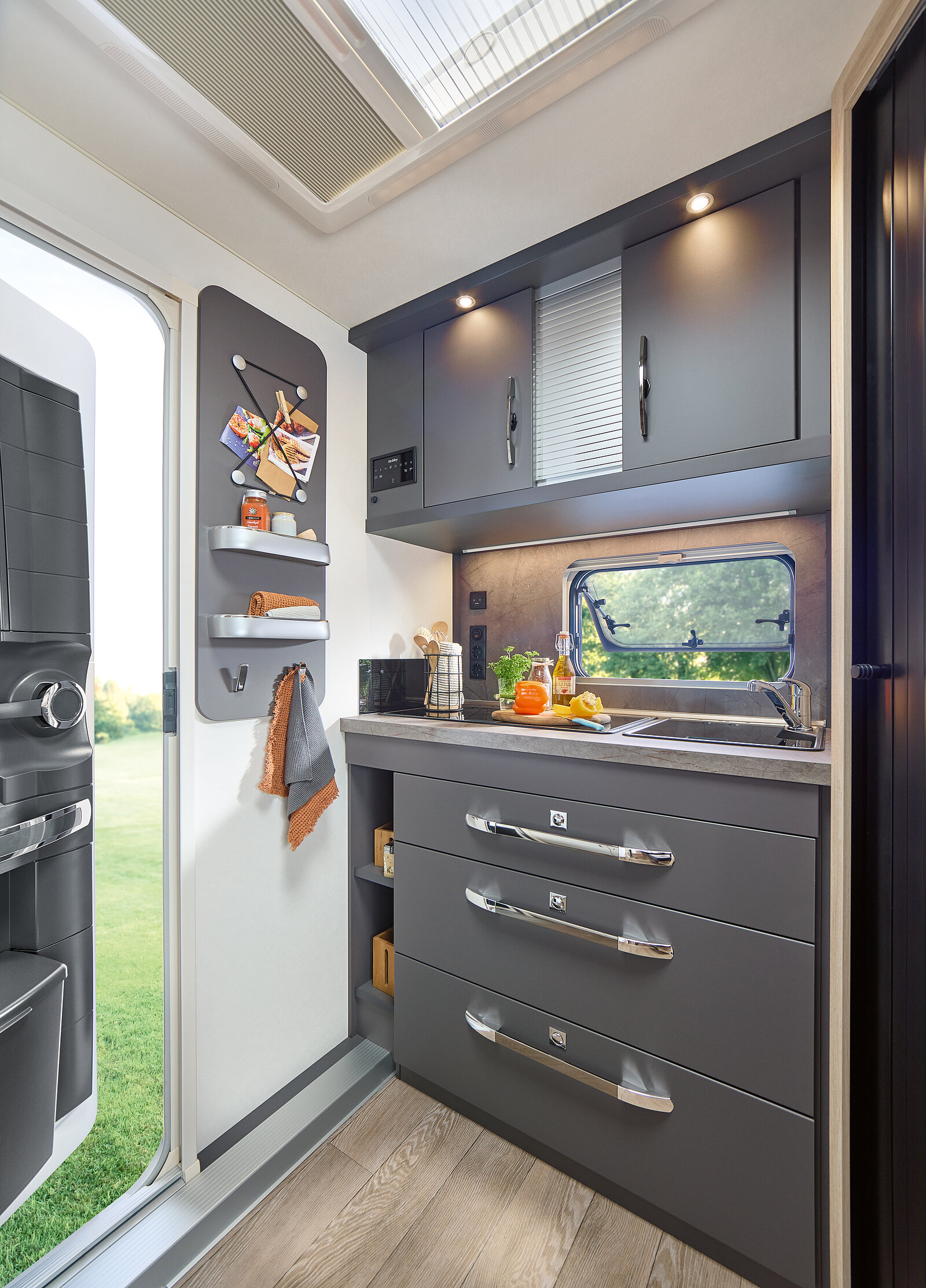 Hobby DE LUXE 460 SFf interior image