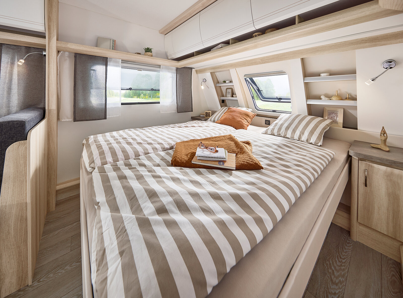 Hobby DE LUXE 460 SFf interior image