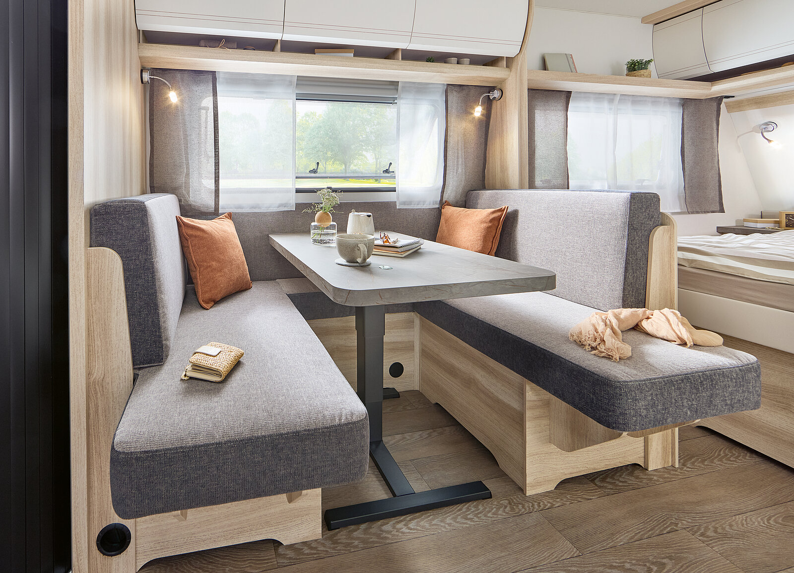 Hobby DE LUXE 460 SFf interior image