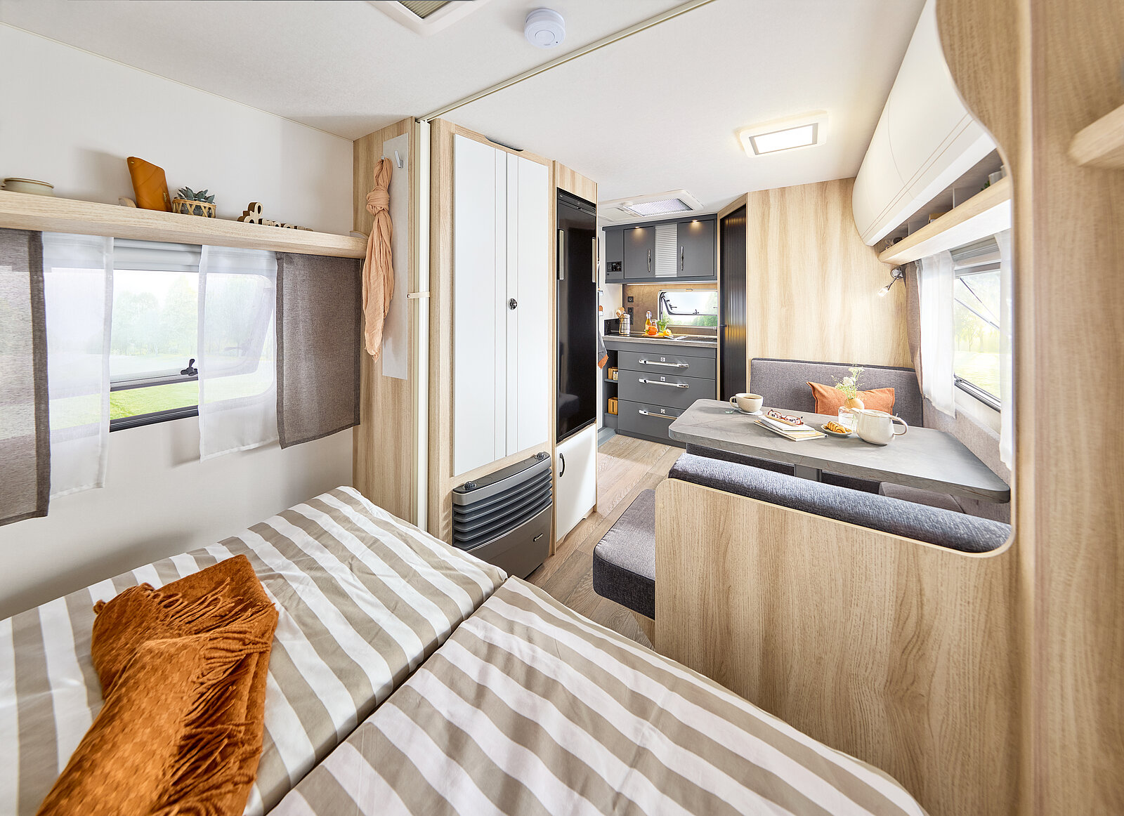 Hobby DE LUXE 460 SFf interior image