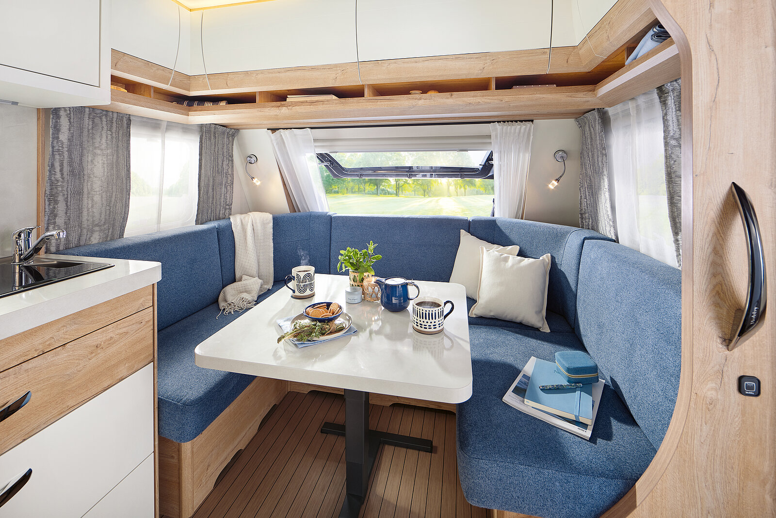 Hobby EXCELLENT EDITION 540 WLU interior image