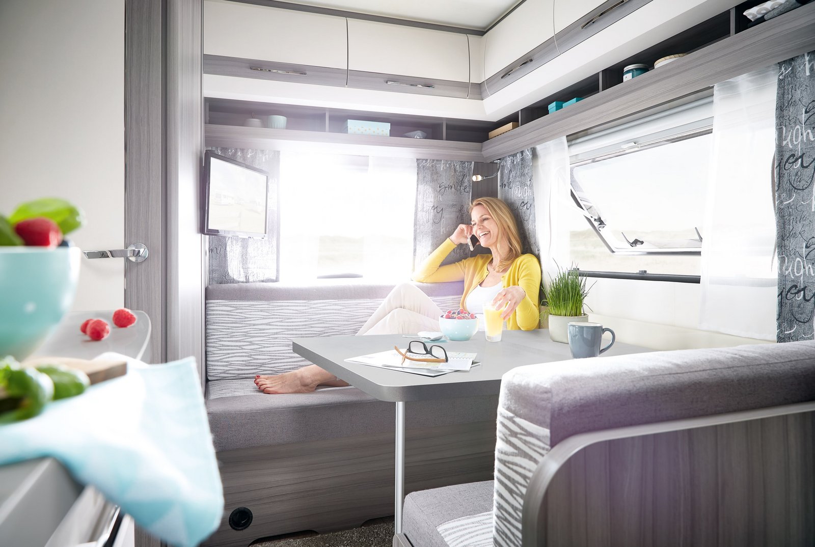 Hobby ONTOUR 390 SF interior image