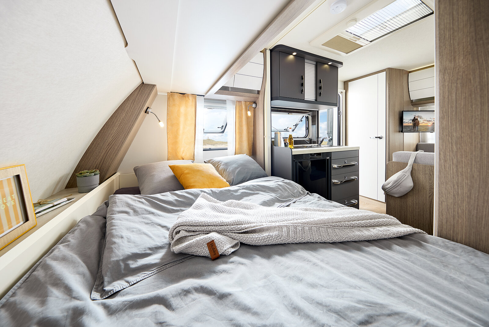 Hobby ONTOUR 390 SF interior image
