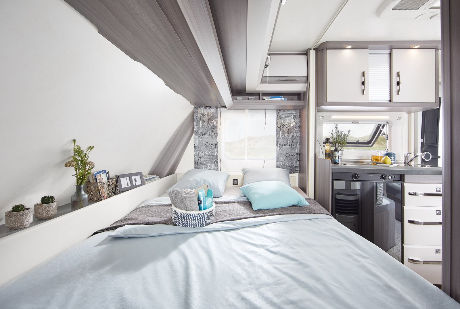 Hobby ONTOUR 390 SF interior image